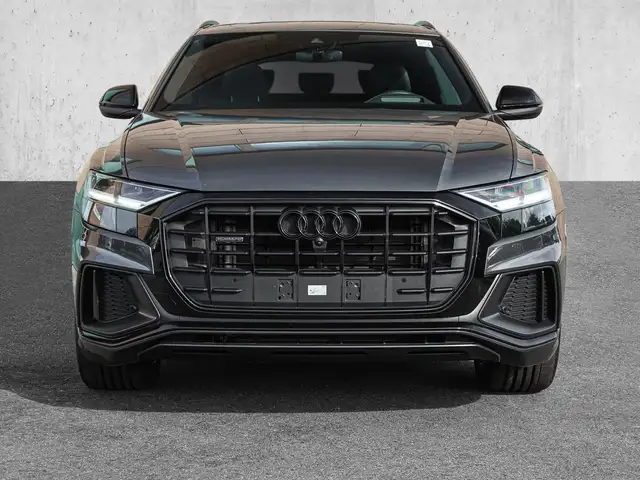 Audi Q8 view 3