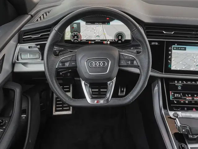 Audi Q8 view 12