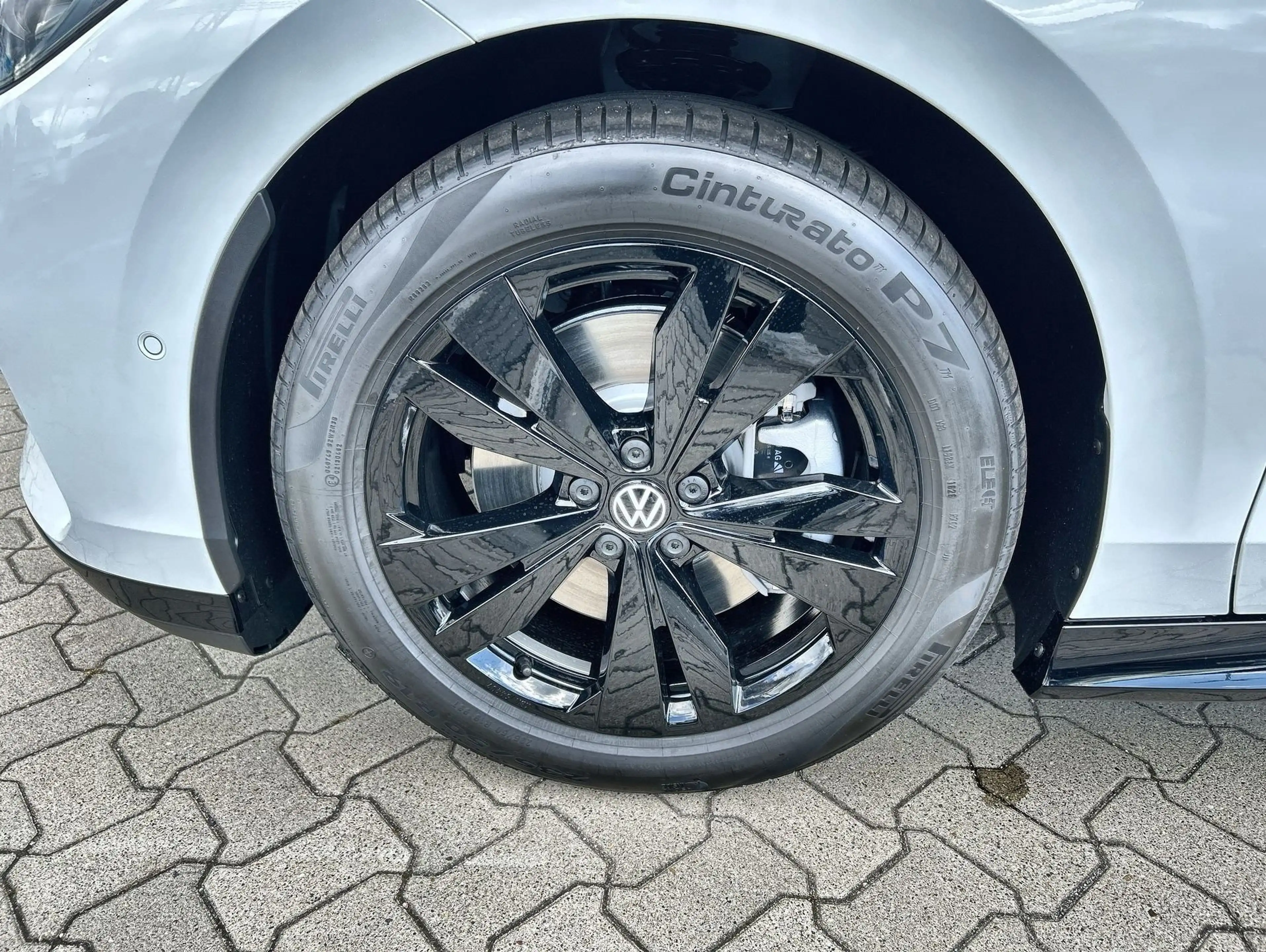 Volkswagen ID.7 Tourer Pro 77 kWh BlackStyle Pano Wärmepumpe AHK — photo 14
