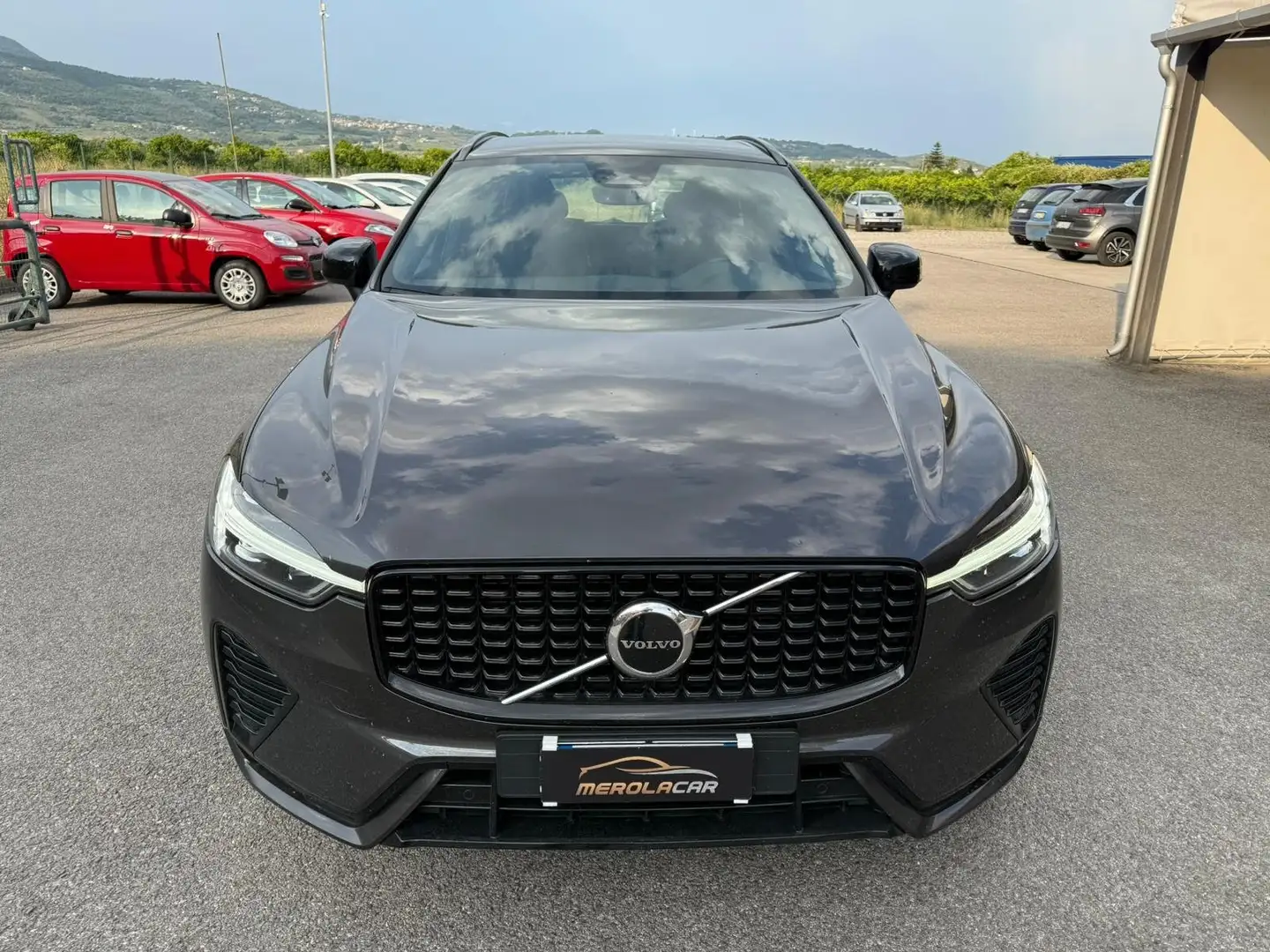 Volvo XC60 2.0 b4 Plus Dark  R-Design awd auto Gris - 2