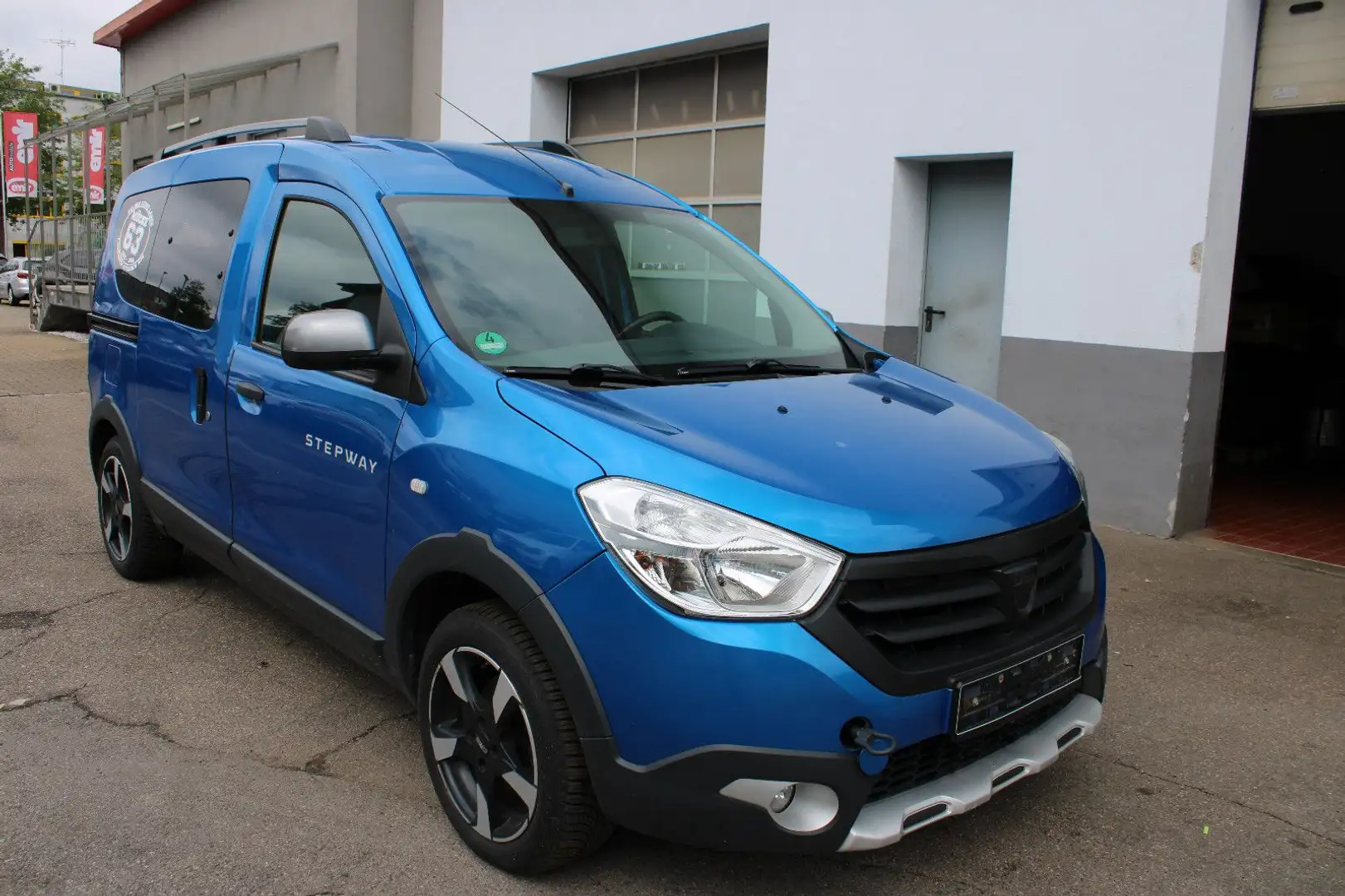Dacia Dokker TCe 115 Stepway Blau - 2