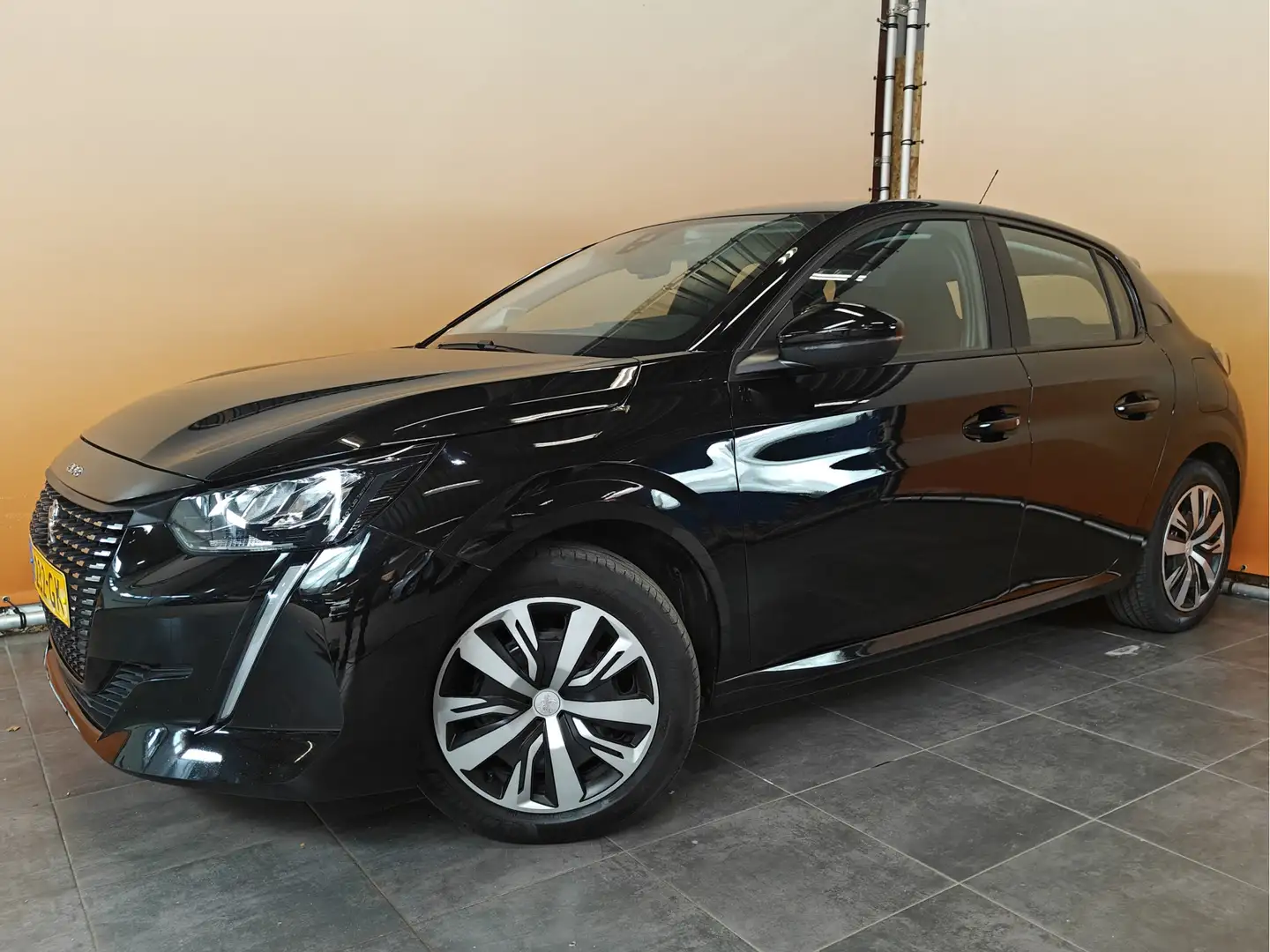 Peugeot 208 1.2 PureTech Active NAVI | LED | AIRCO | CRUISE Zwart - 2