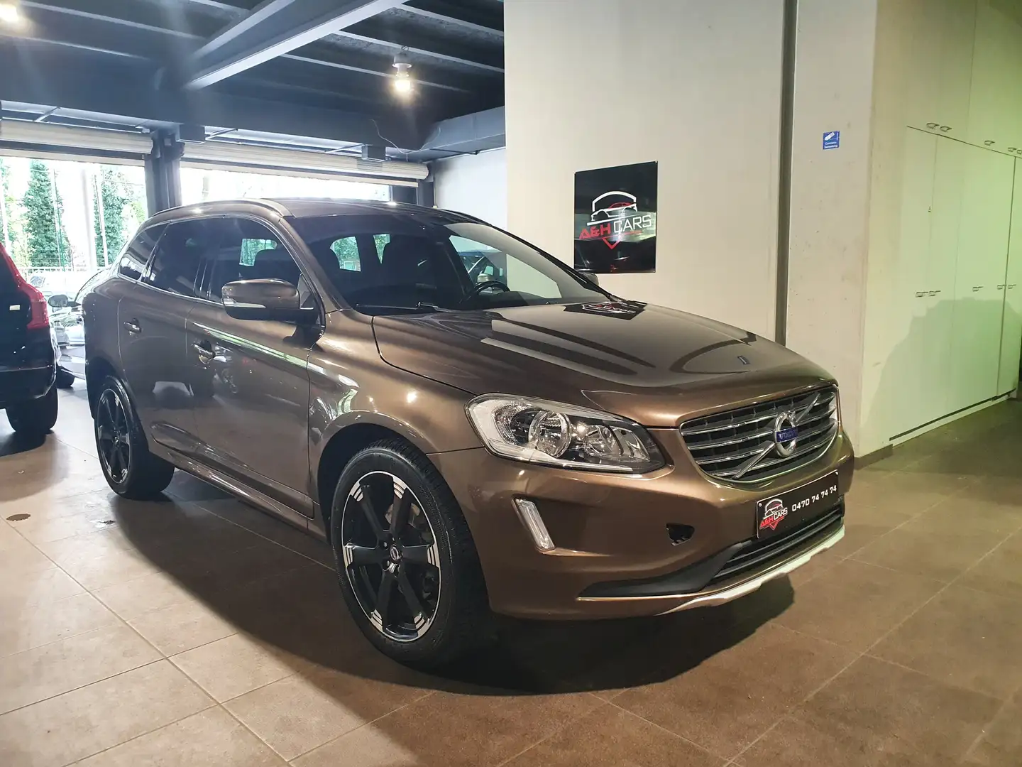 Volvo XC60 2.0 D3 Kinetic Bruin - 1