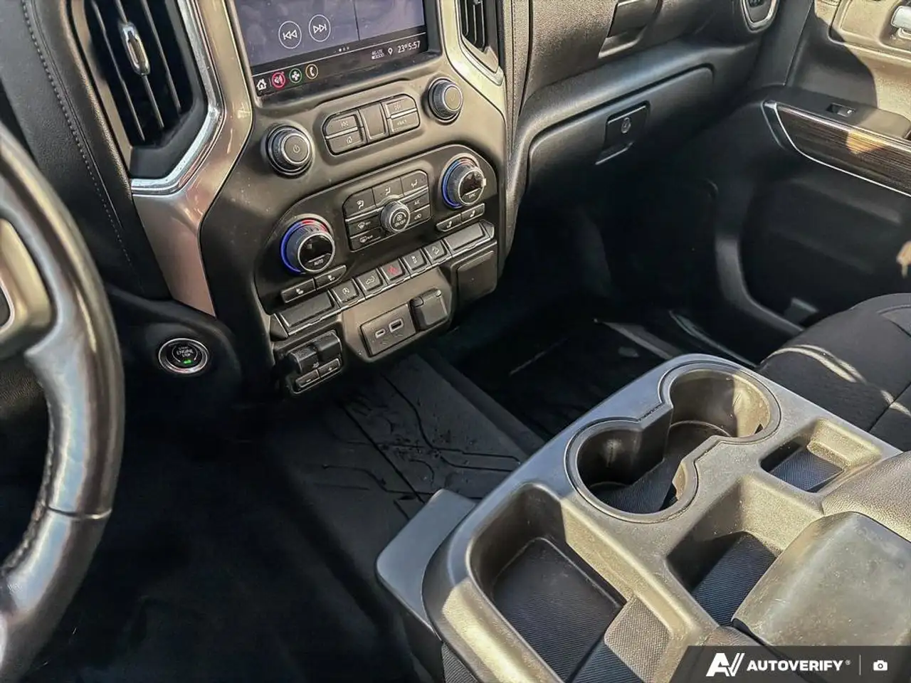 Chevrolet Silverado 1500 снимка Chevrolet Silverado 1500