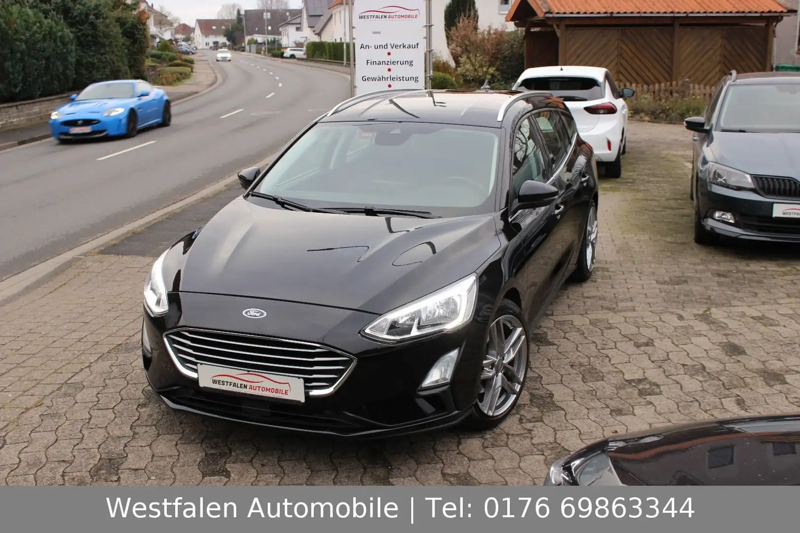 Ford Focus 1,5EcoBoost 151PS Cool&Connect|Ahk|PDC|Shz Schwarz - 1