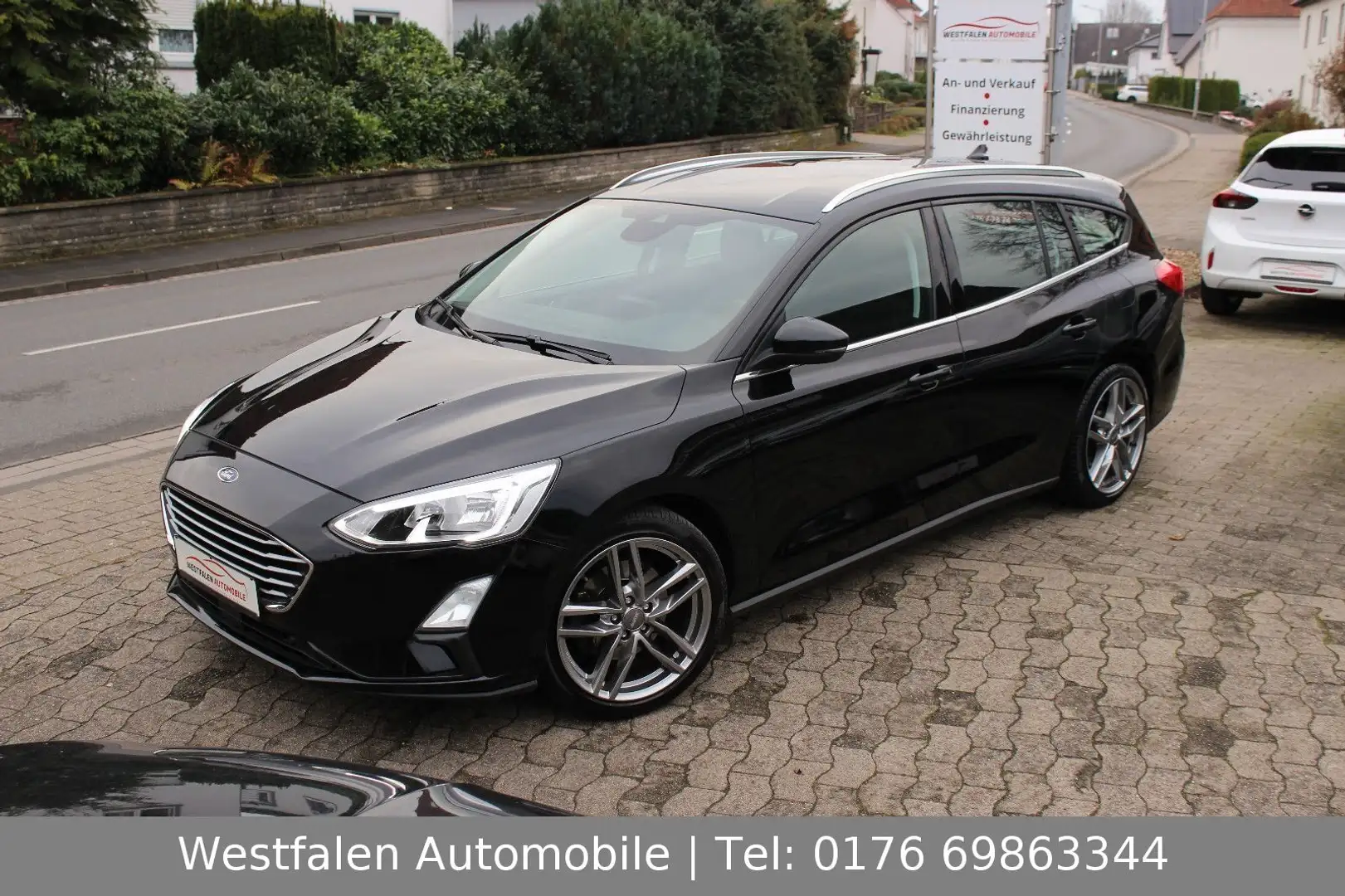 Ford Focus 1,5EcoBoost 151PS Cool&Connect|Ahk|PDC|Shz Schwarz - 2