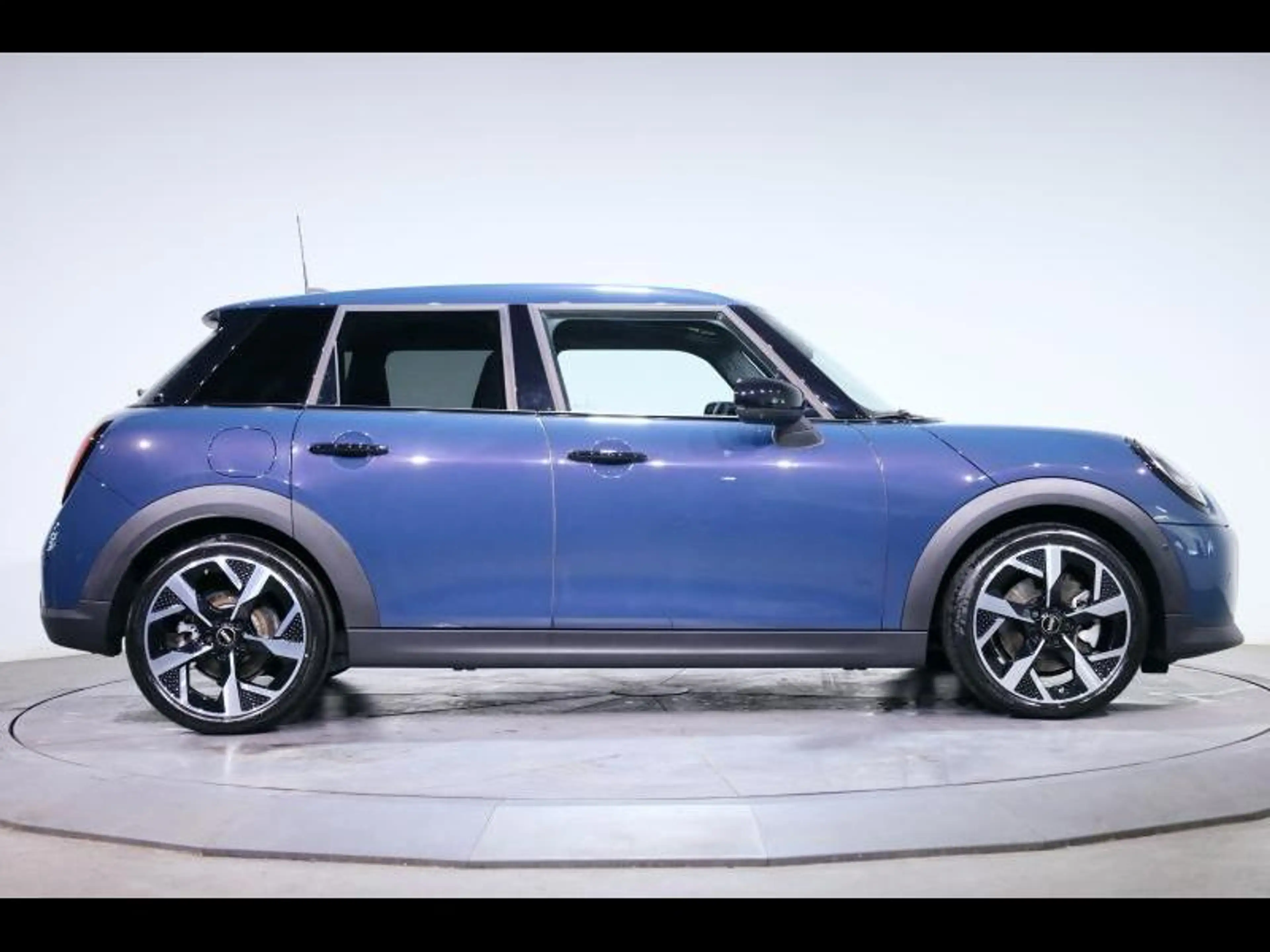 MINI Cooper C 5 portes — photo 3
