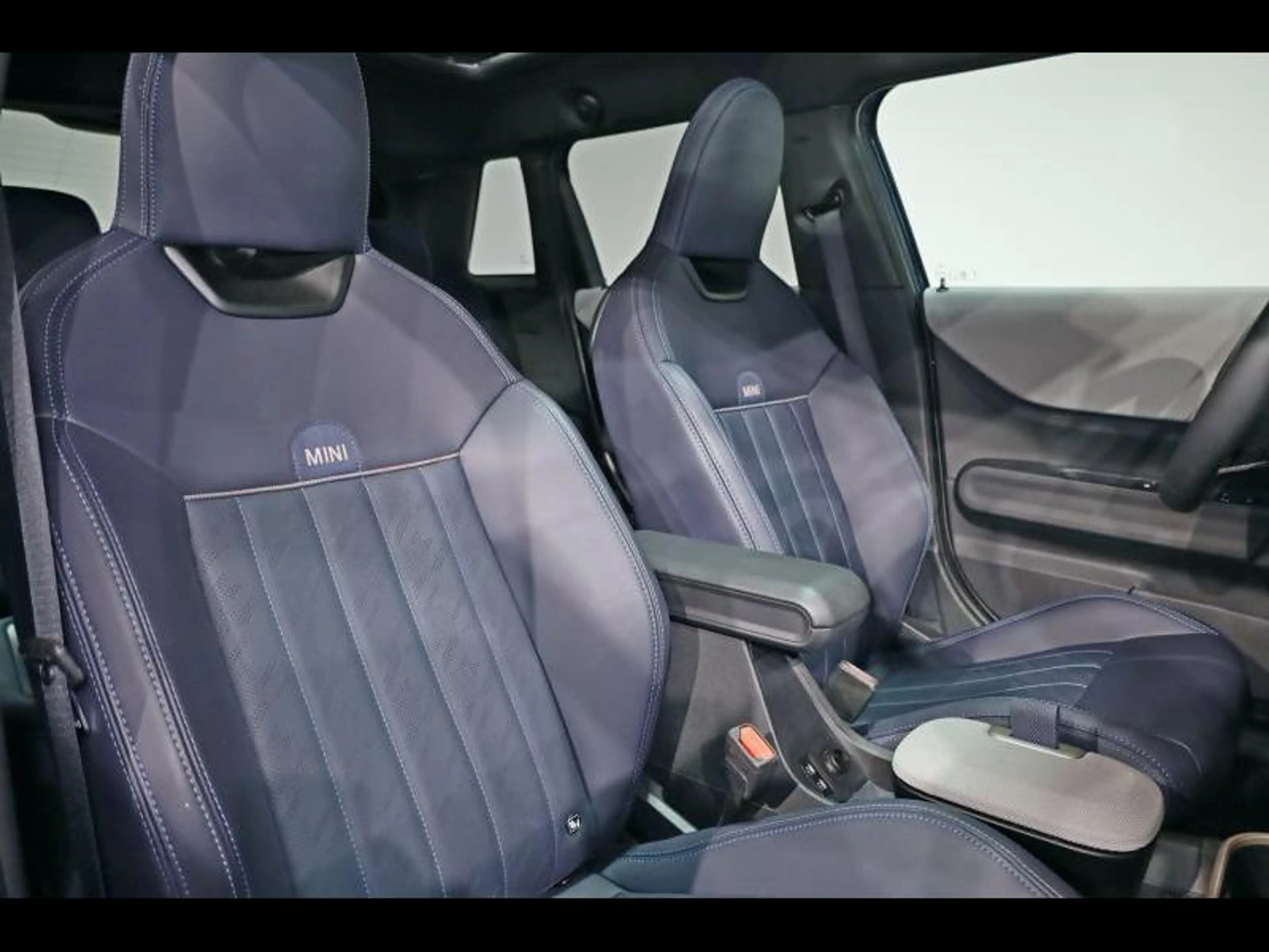 MINI Cooper C 5 portes — photo 11