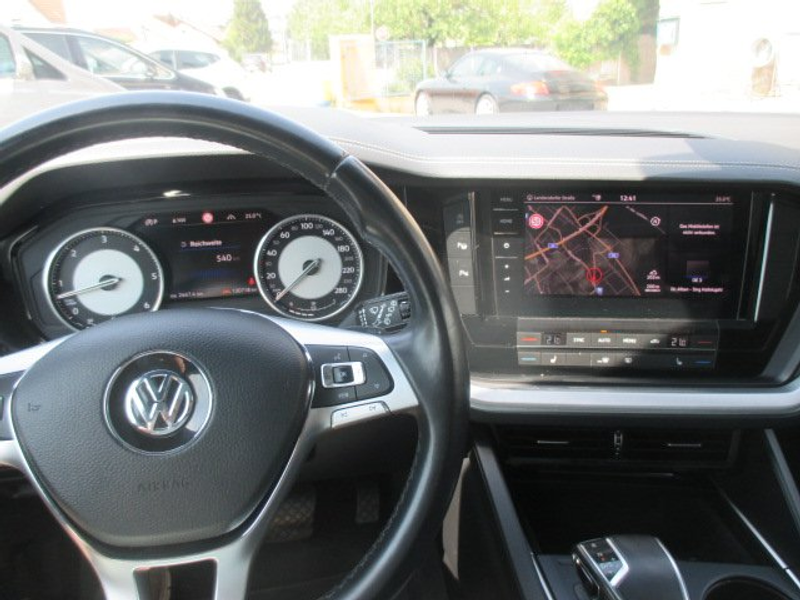 Volkswagen Touareg Elegance 4Motion — photo 11