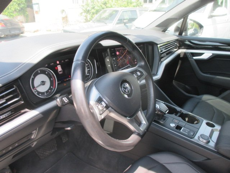 Volkswagen Touareg Elegance 4Motion — photo 9