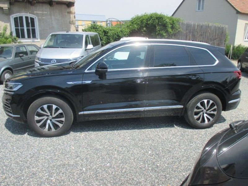 Volkswagen Touareg Elegance 4Motion — photo 2