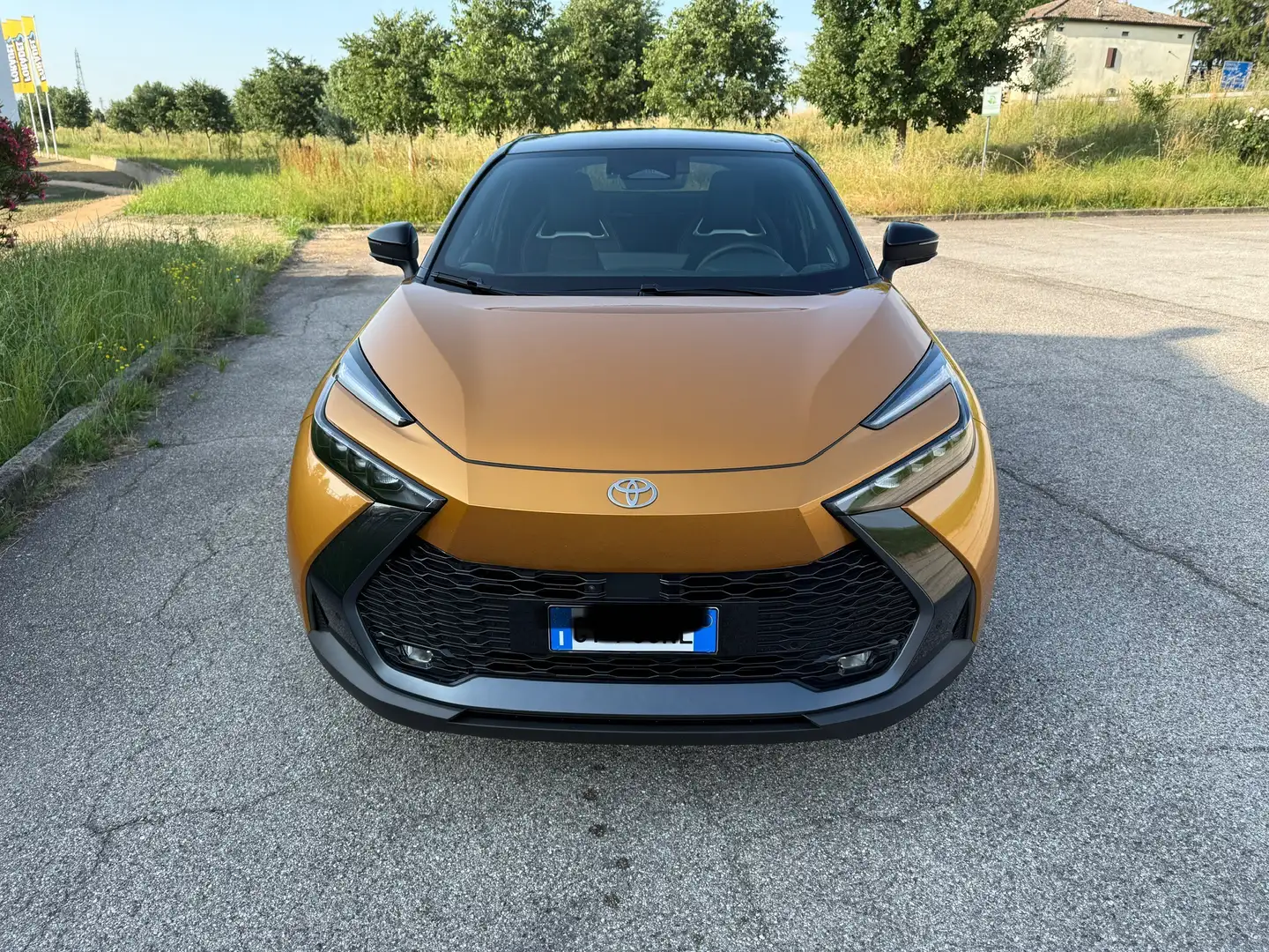Toyota C-HR 2.0 hv Lounge Premiere fwd e-cvt 197 cv. Oro - 2
