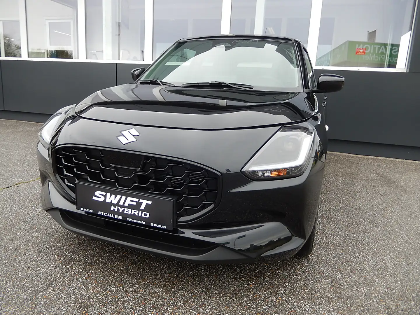 Suzuki Swift 1,2 Hybrid Shine Schwarz - 1