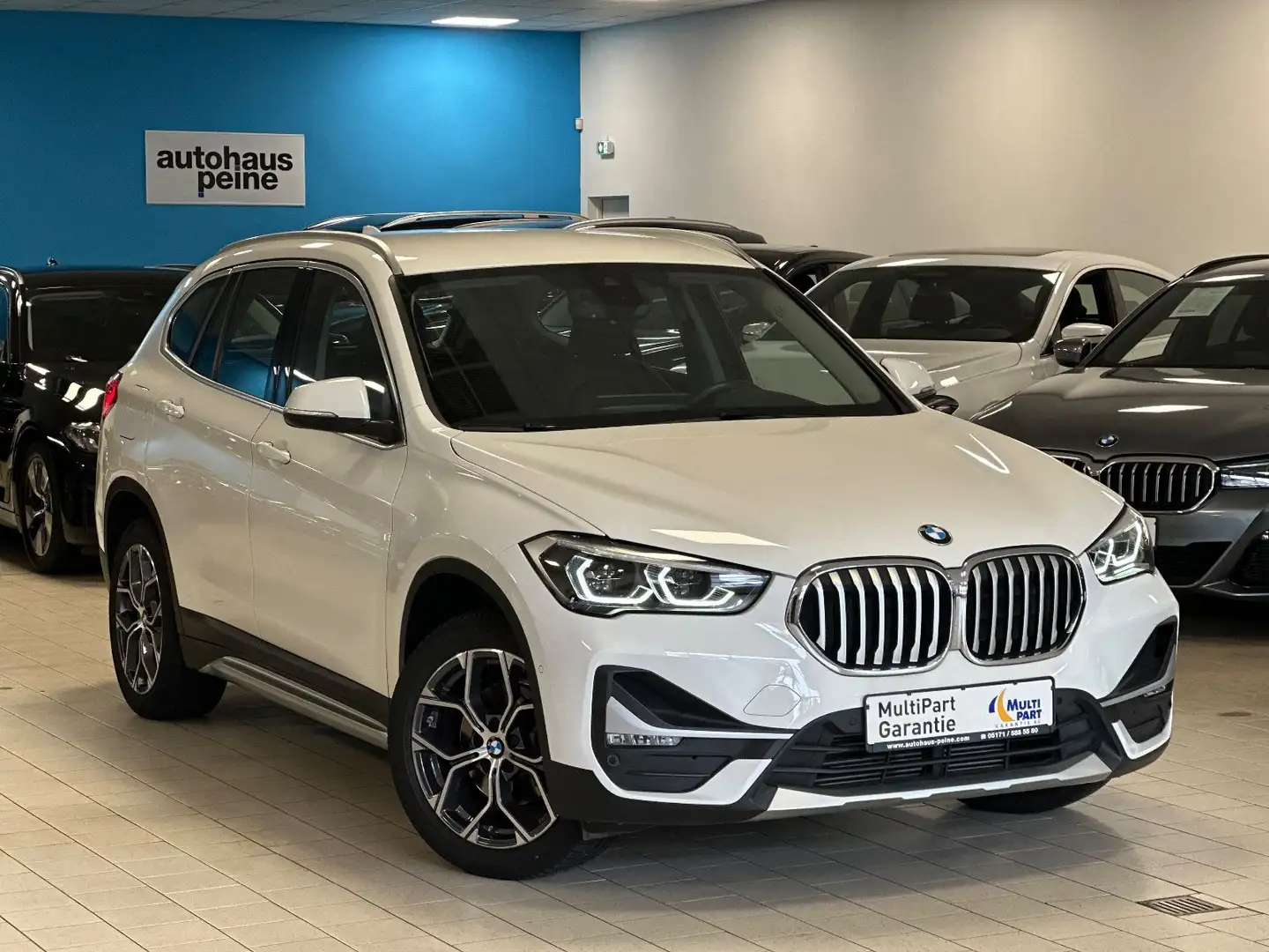 BMW X1 xDrive xLine HUD/Park&DrivAss/SportSitz/Leder Weiß - 1
