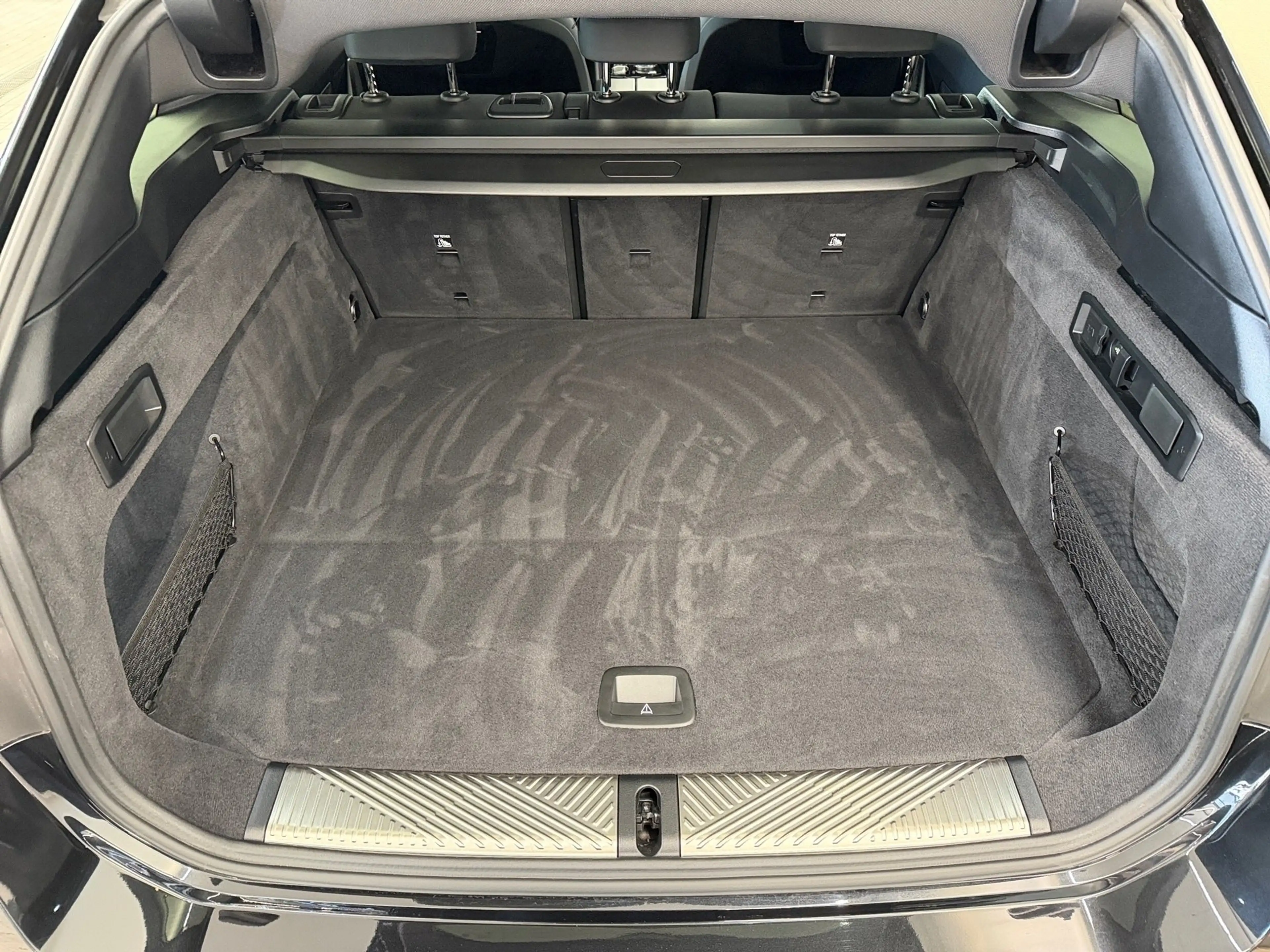BMW i5 eDrive40 — photo 11