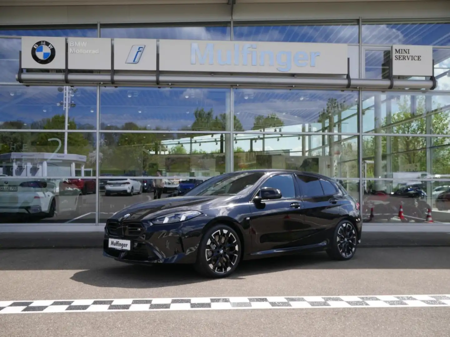 BMW 135 M xDrive M Sport Pro Compound PanoDa DrivAs HUD Schwarz - 2