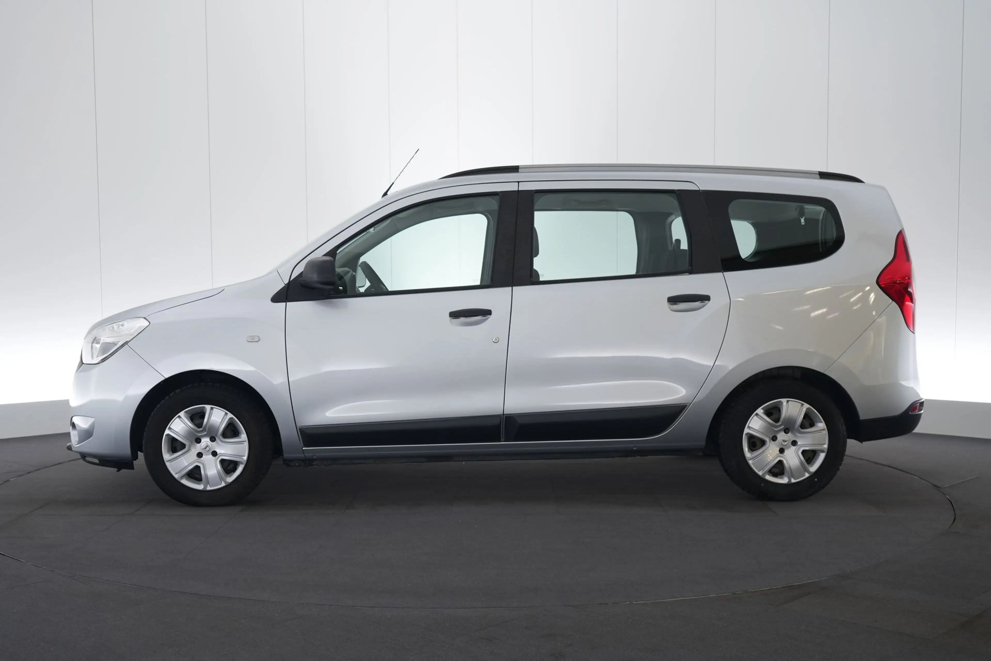 Dacia Lodgy 1.3 TCe Comfort PDC Cruise Ctrl — photo 11