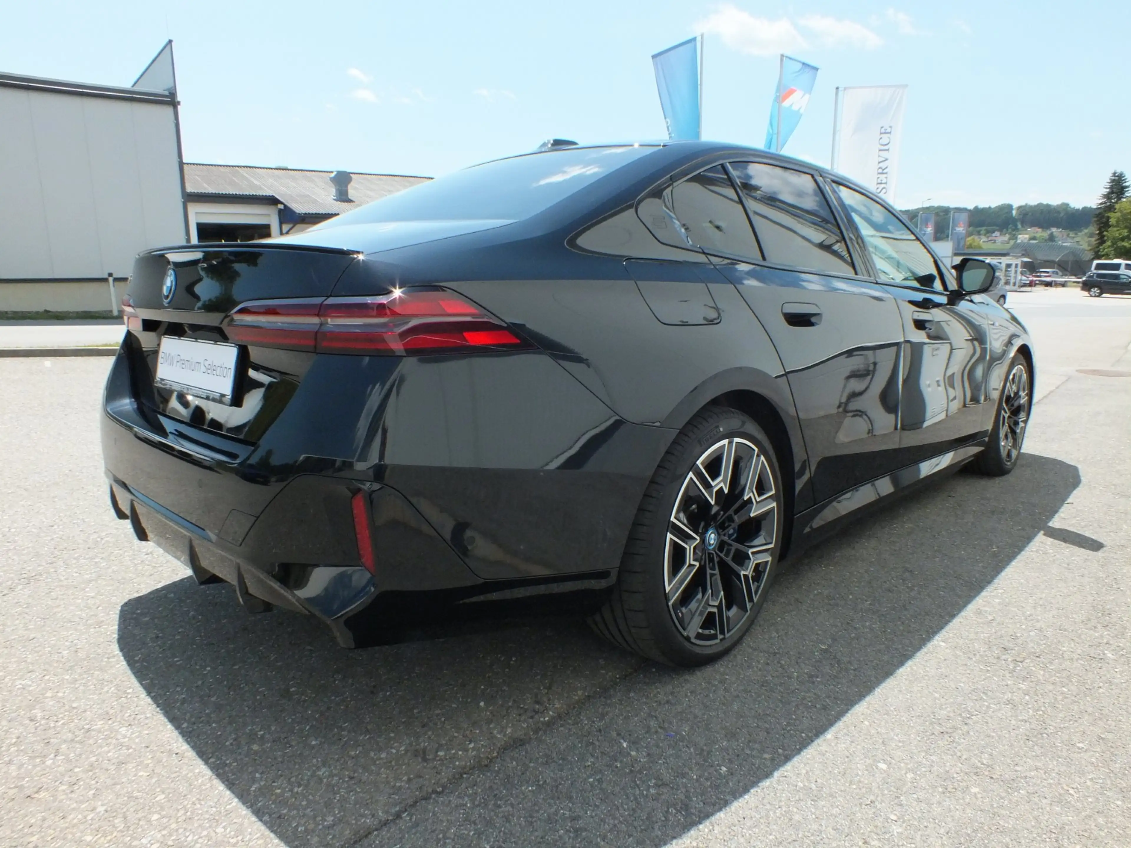 BMW i5 M60 xDrive — photo 7