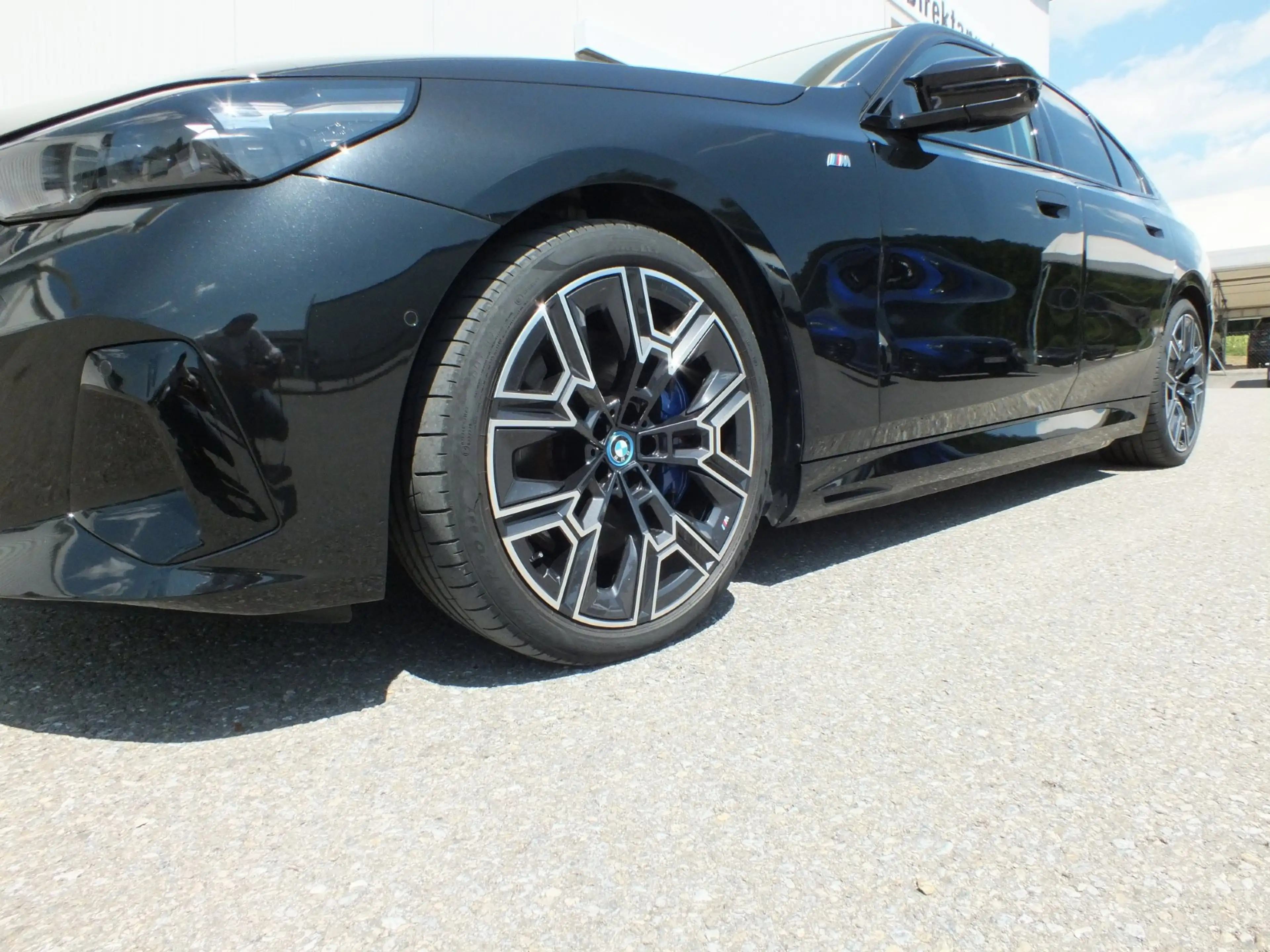 BMW i5 M60 xDrive — photo 9