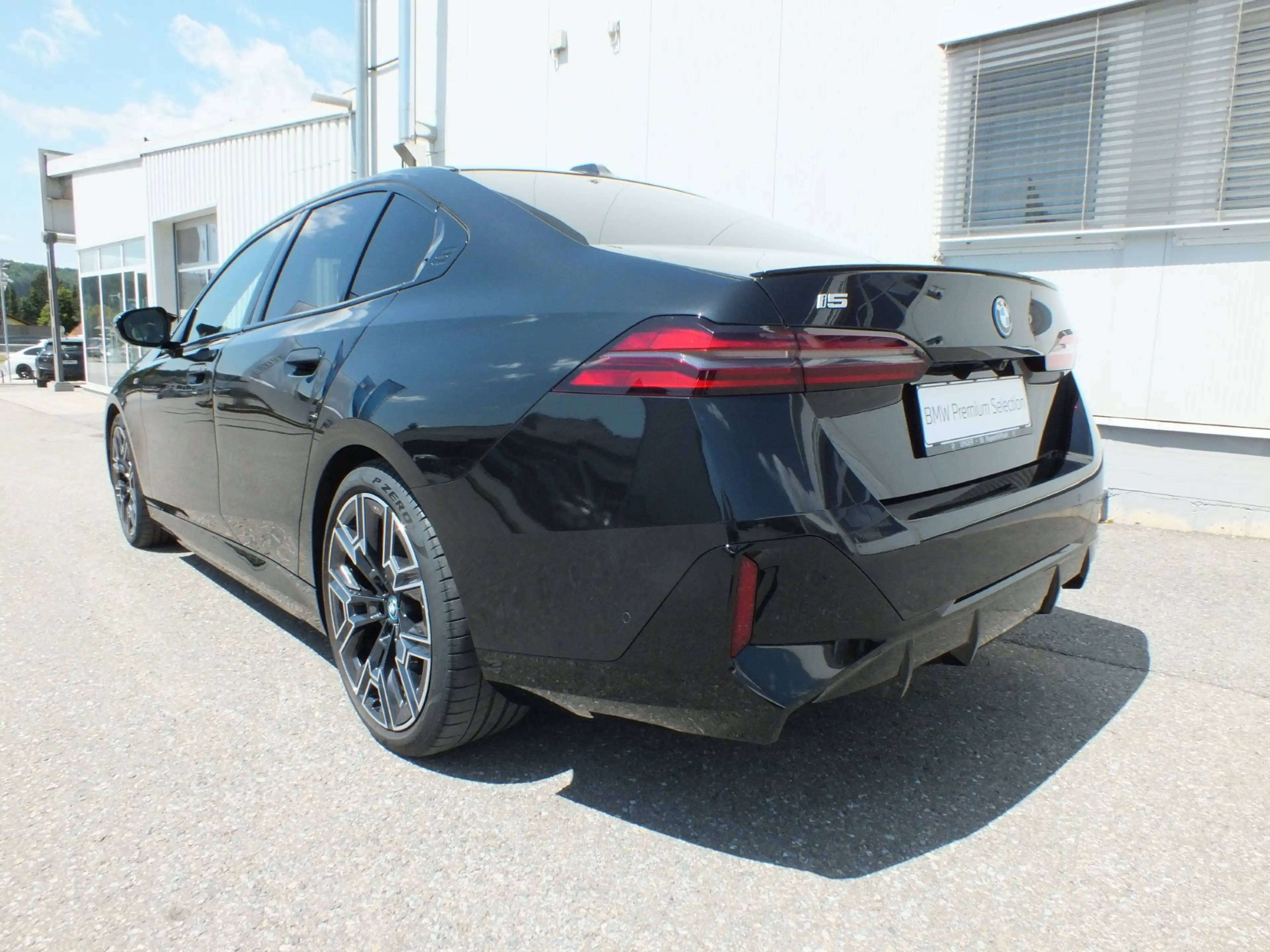 BMW i5 M60 xDrive — photo 5