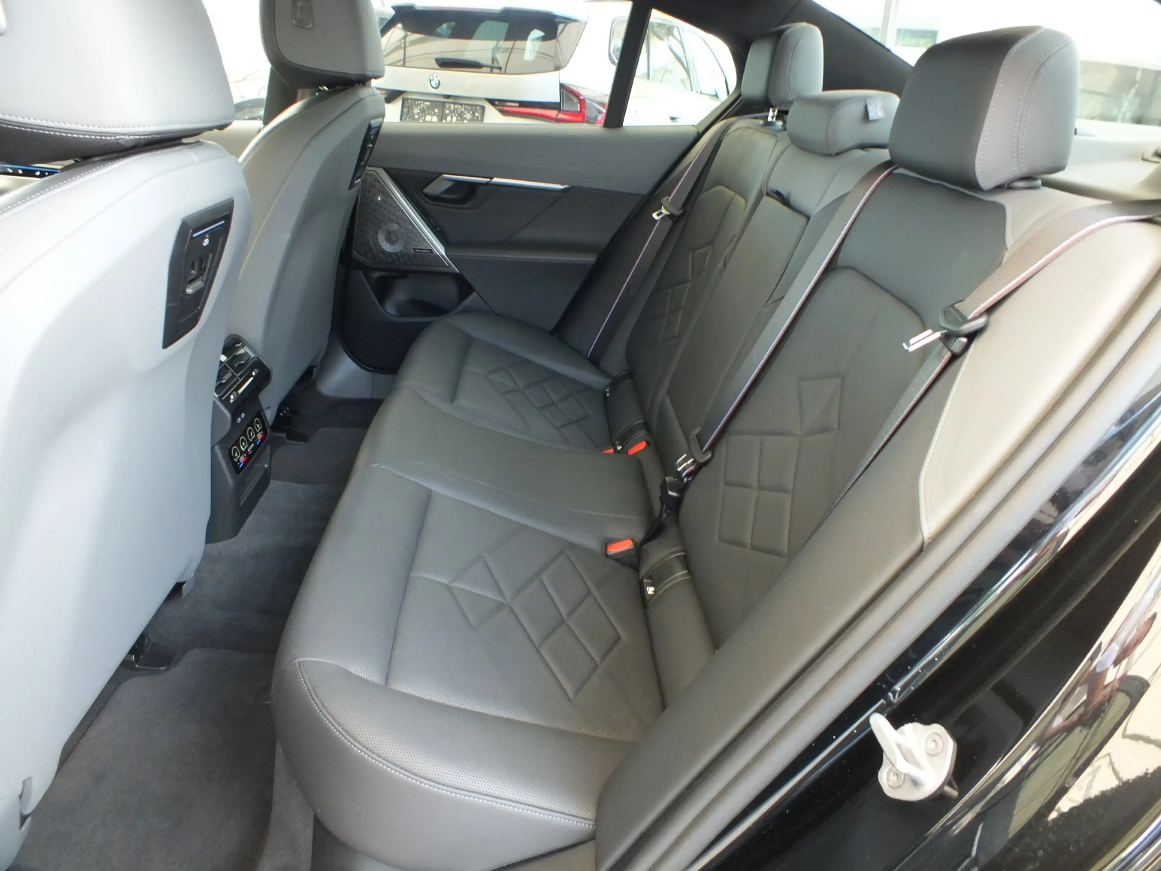 BMW i5 M60 xDrive — photo 14