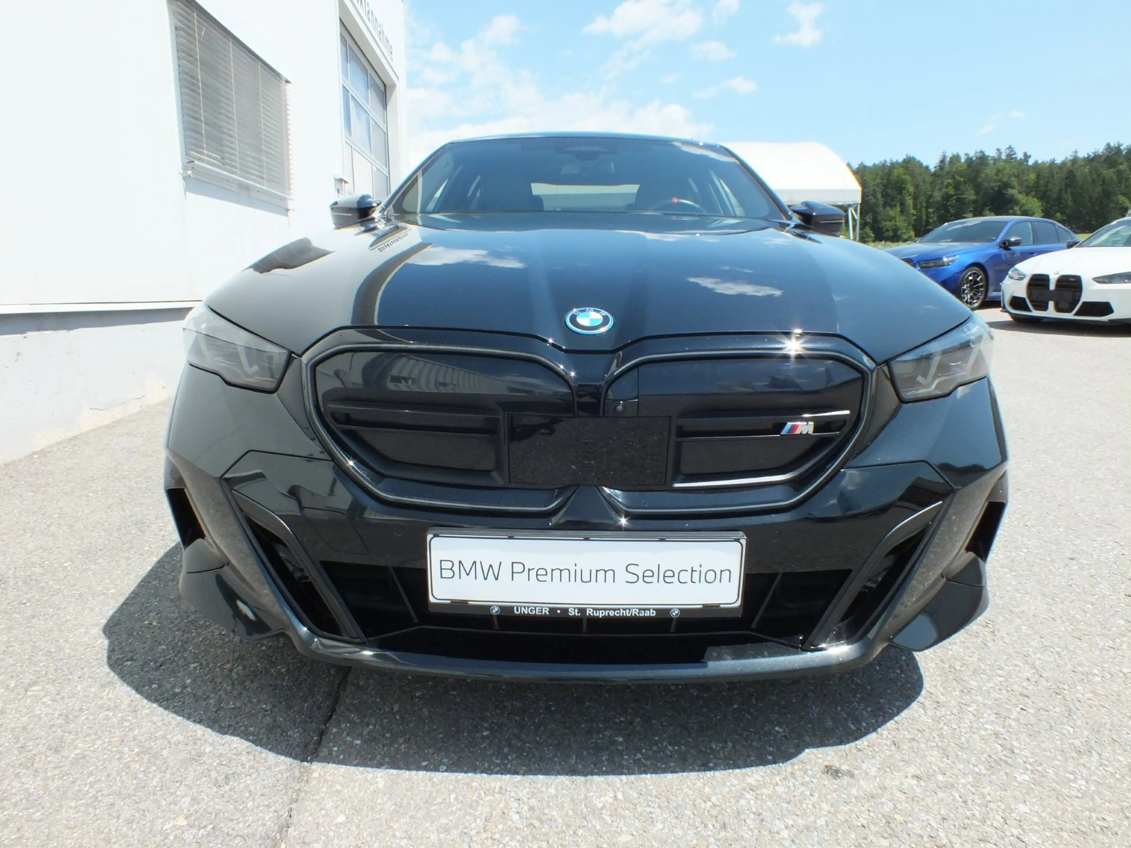 BMW i5 M60 xDrive — photo 3