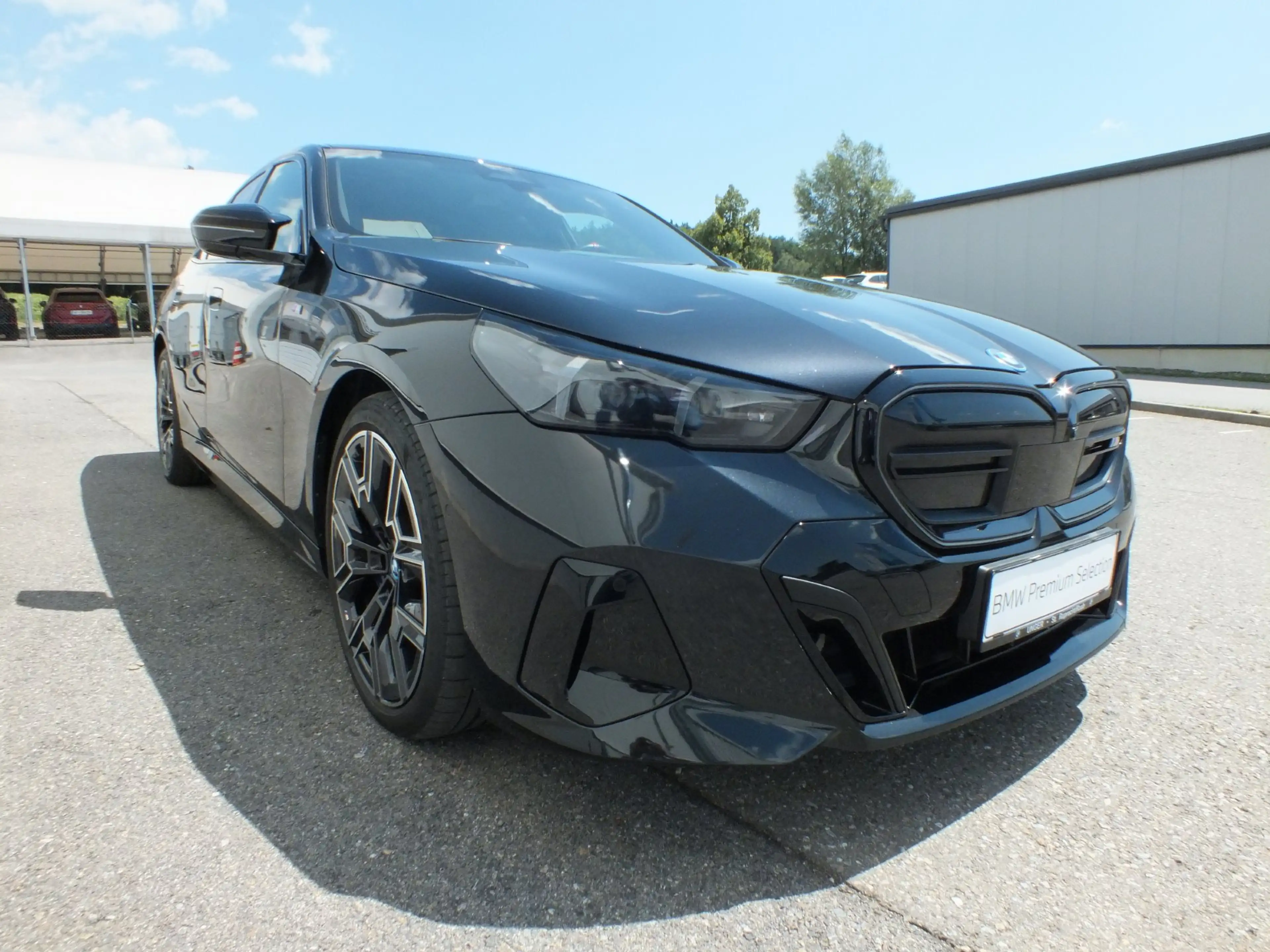 BMW i5 M60 xDrive — photo 2