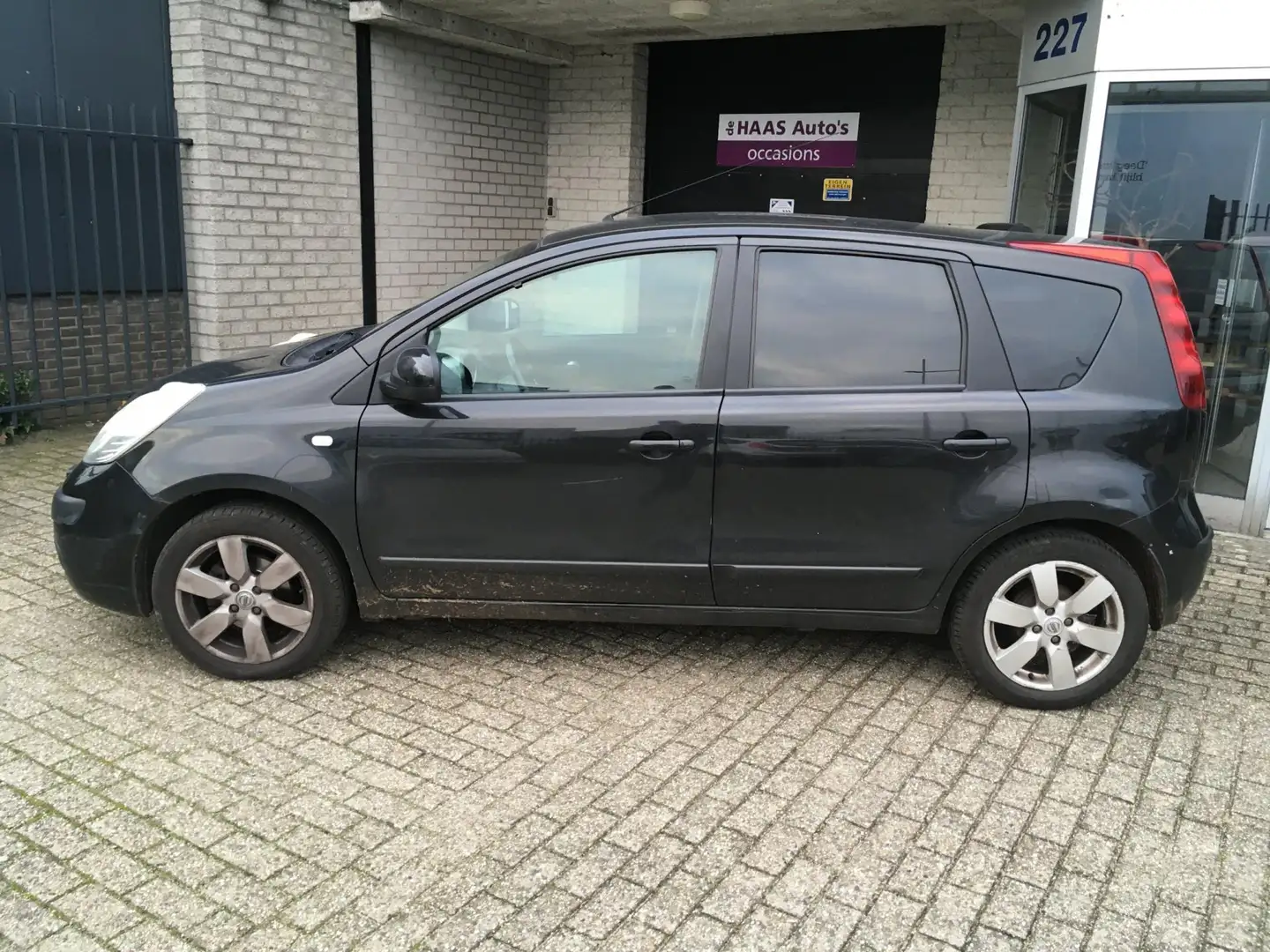 Nissan Note 1.6 Tekna / FULL OPTIONS / AIRCO ACC / HALFLEDER / Zwart - 2