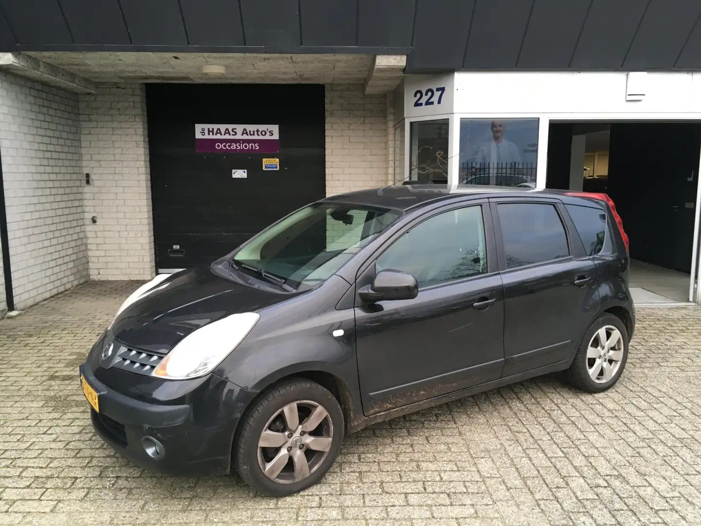 Nissan Note 1.6 Tekna / FULL OPTIONS / AIRCO ACC / HALFLEDER / Zwart - 1
