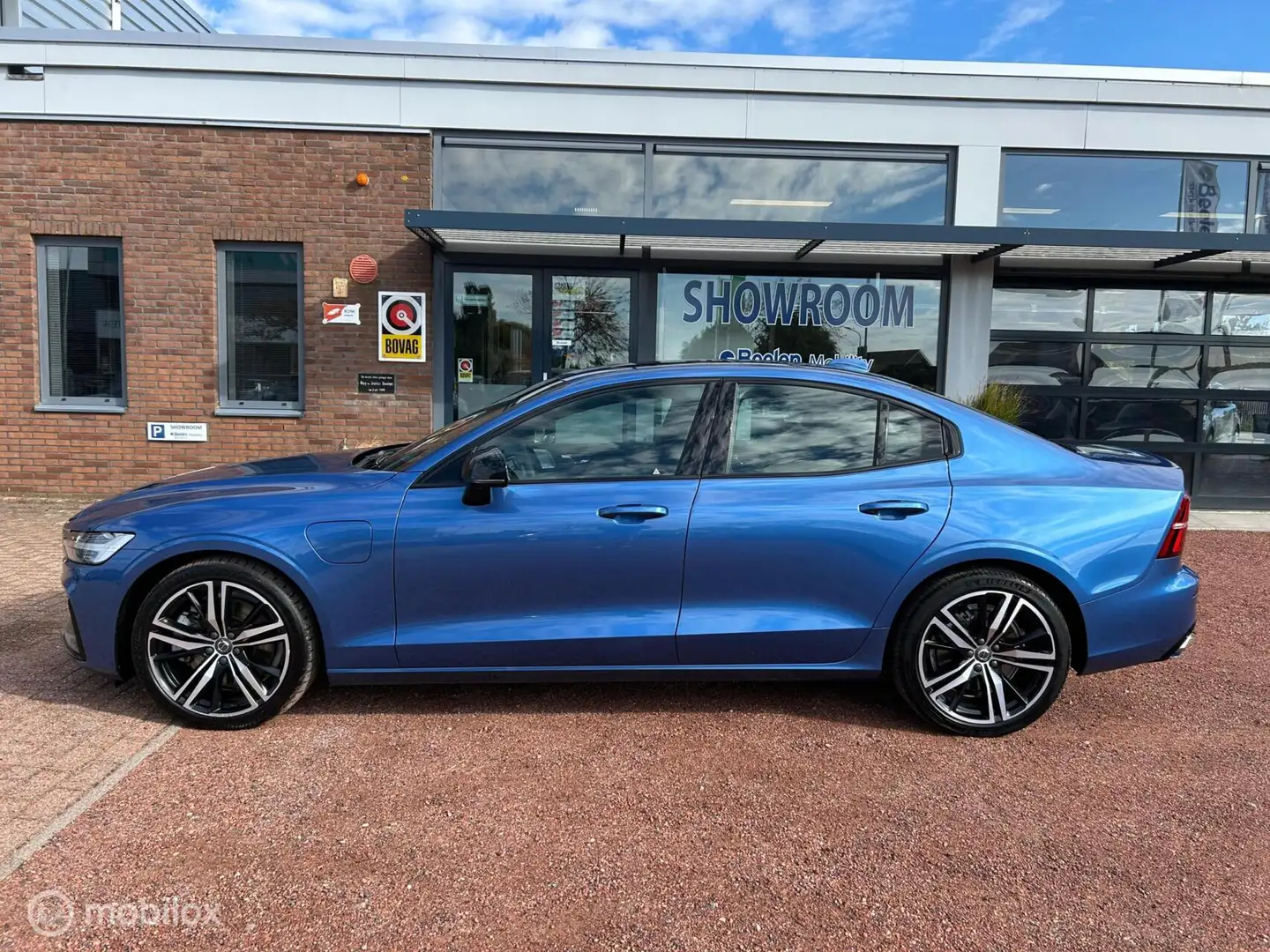 Volvo S60 Recharge T6 AWD R-Design | Pano | B&W audio | Lede Blauw - 2
