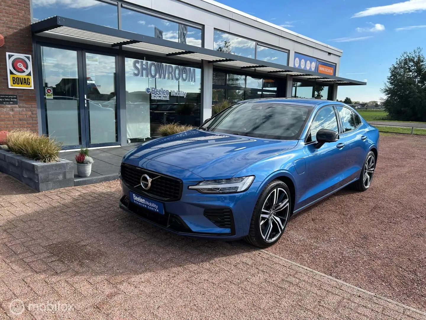 Volvo S60 Recharge T6 AWD R-Design | Pano | B&W audio | Lede Blauw - 1