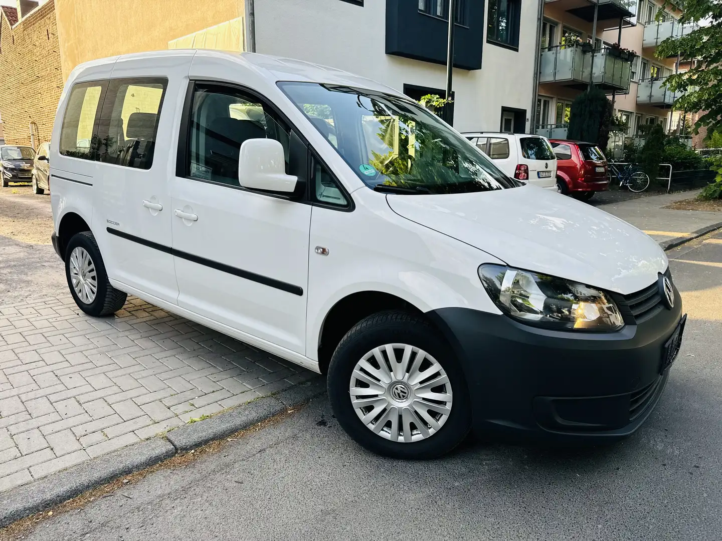 Volkswagen Caddy Soccer / 1. HAND / FINANZIERUNG / weiß Blanc - 1