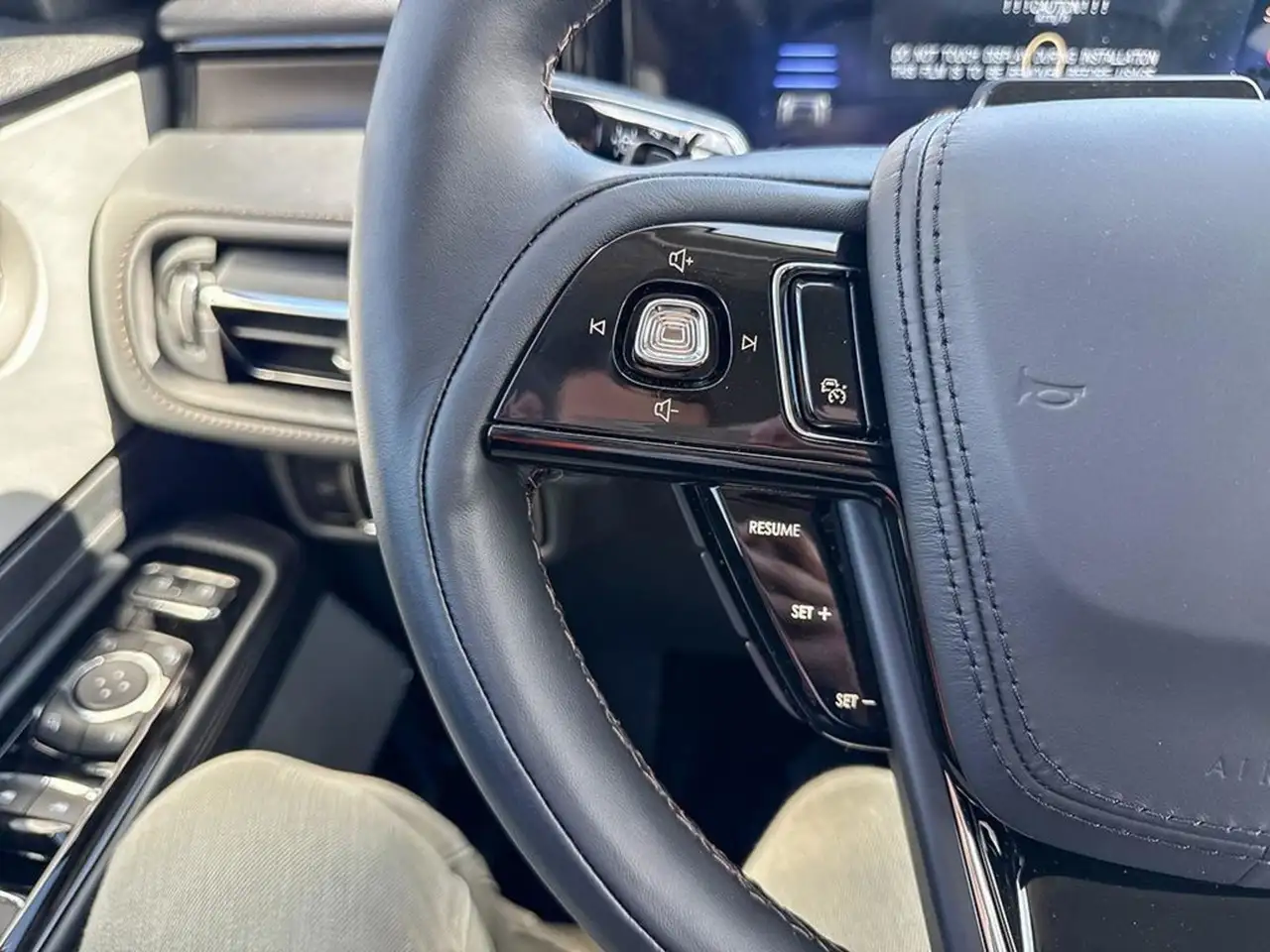 Lincoln Aviator снимка Lincoln Aviator