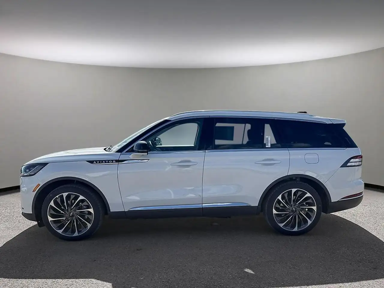 Lincoln Aviator снимка Lincoln Aviator