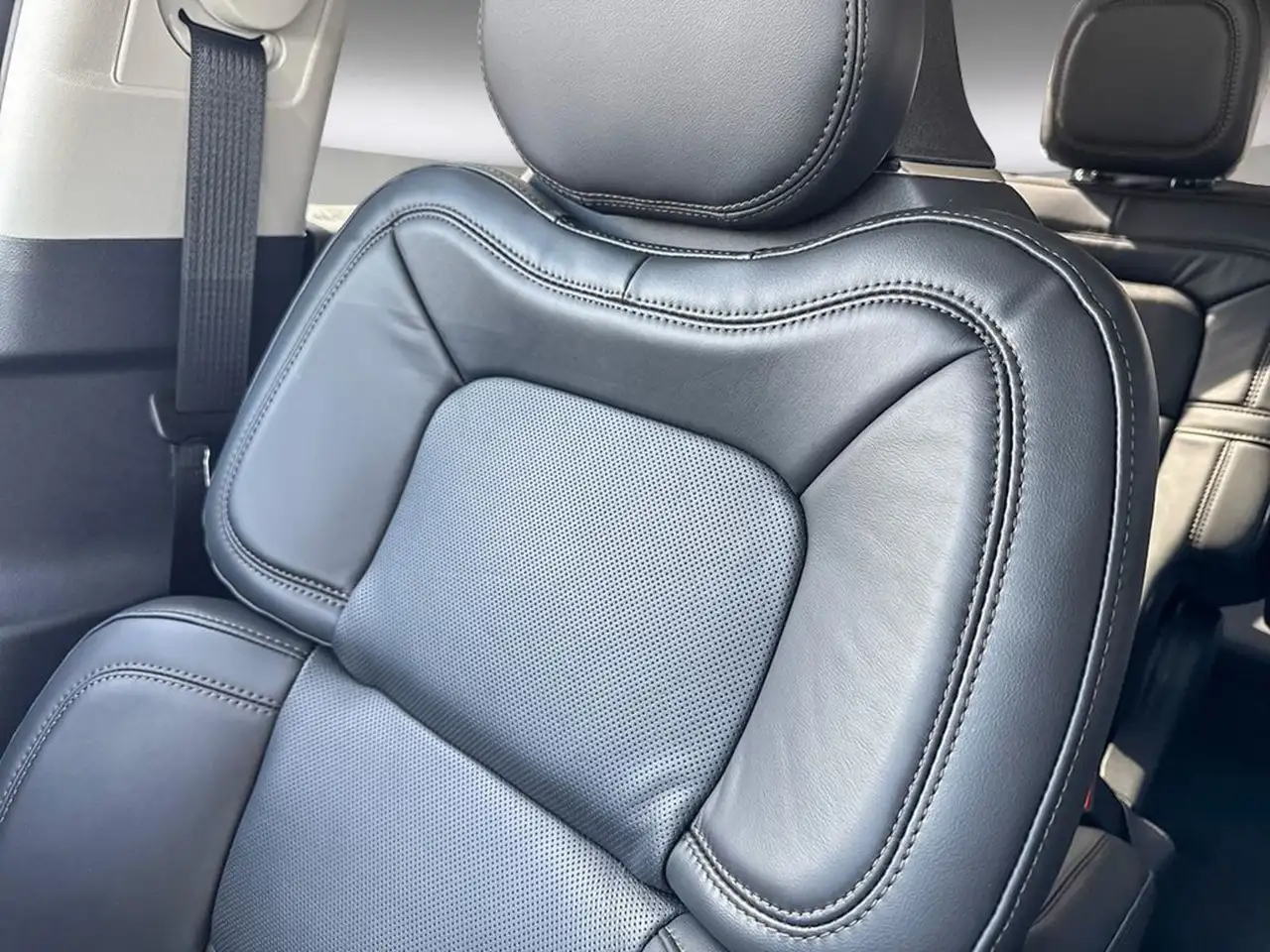 Lincoln Aviator снимка Lincoln Aviator