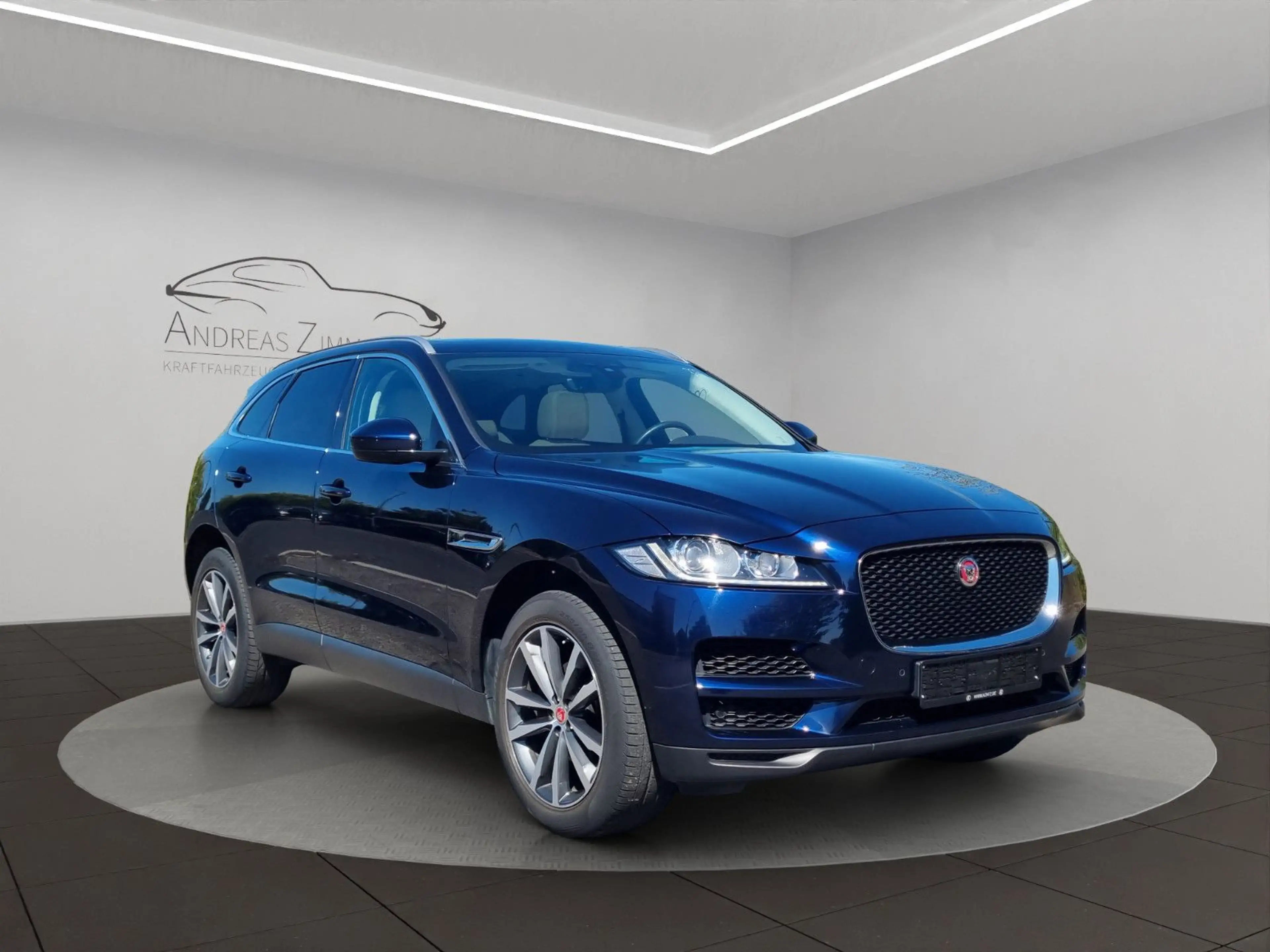 Jaguar F-Pace F-PACE 25t AWD BLAU/GRAU PANO/CONNECT PRO — photo 2