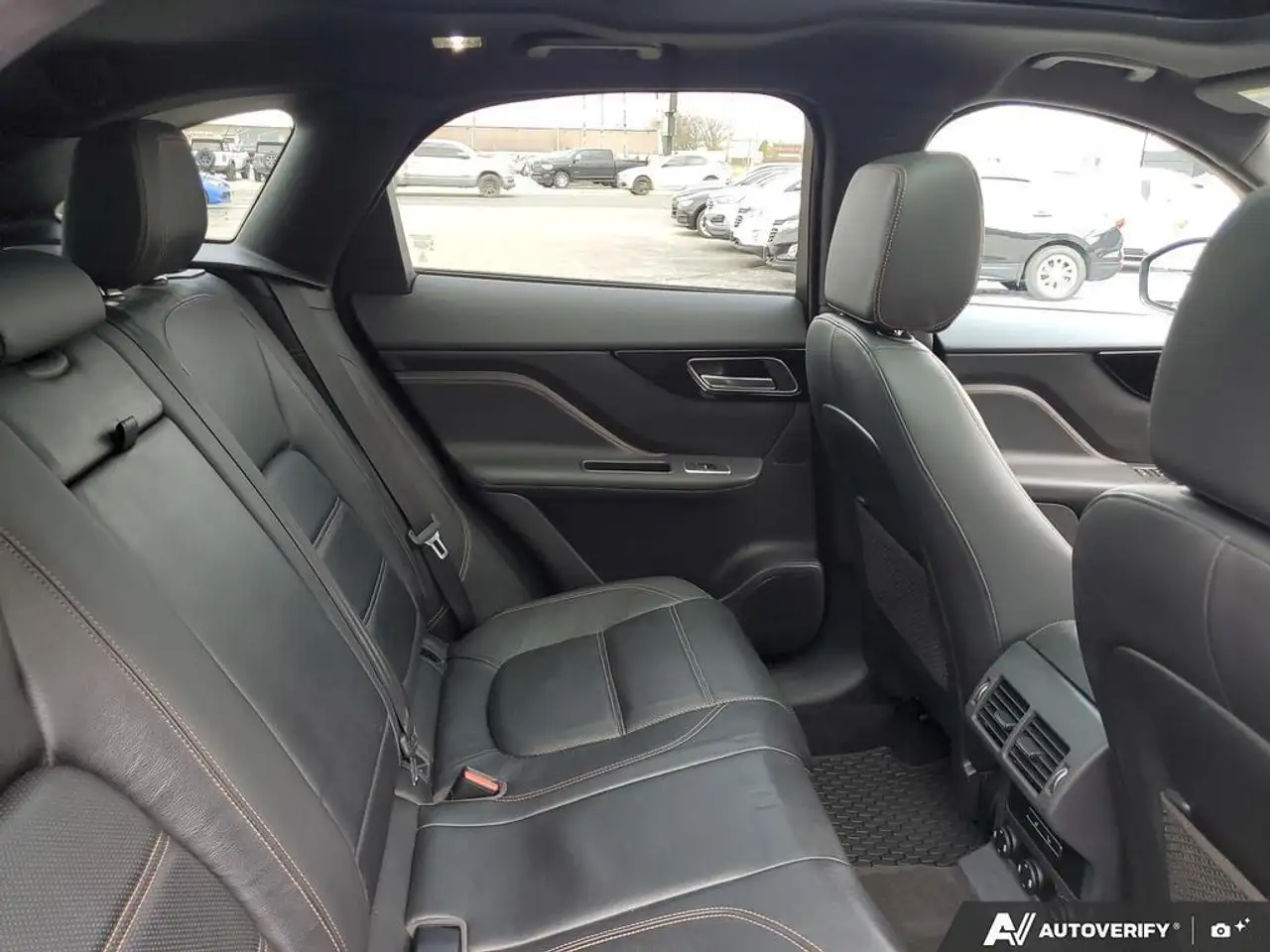 Jaguar F-Pace снимка Jaguar F-Pace