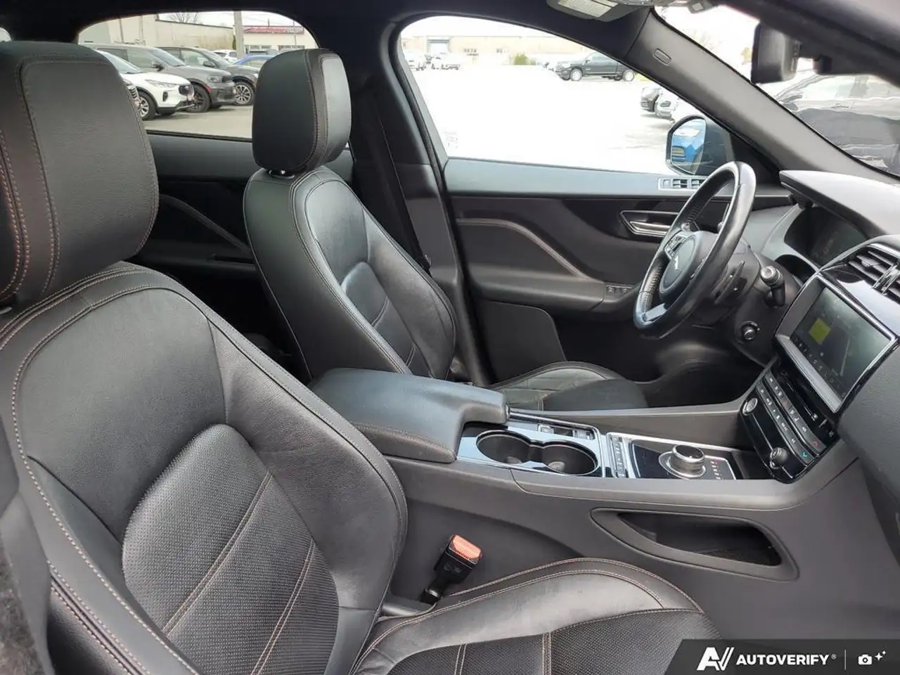Jaguar F-Pace снимка Jaguar F-Pace