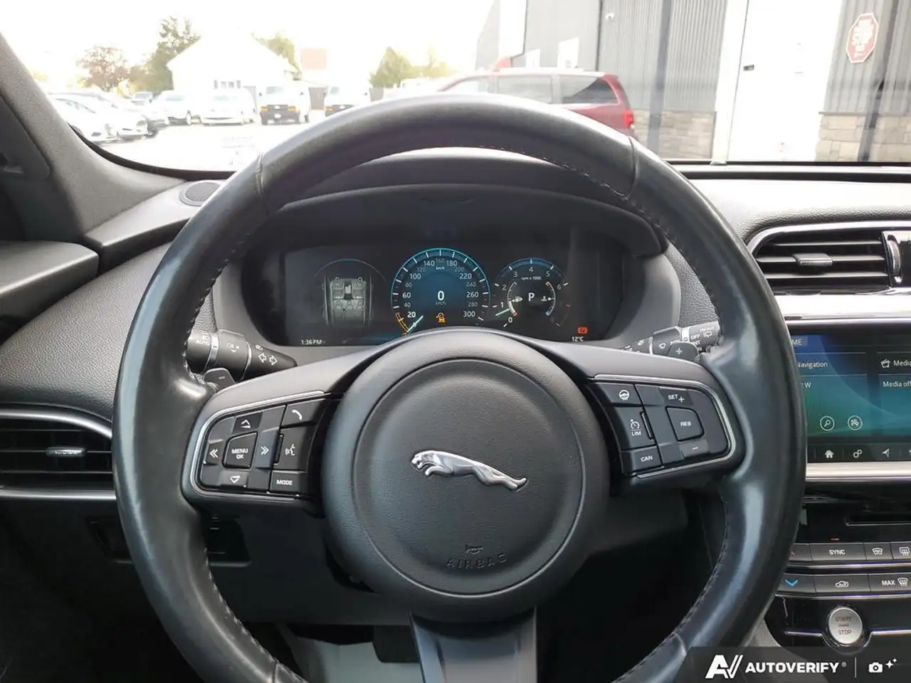 Jaguar F-Pace снимка Jaguar F-Pace