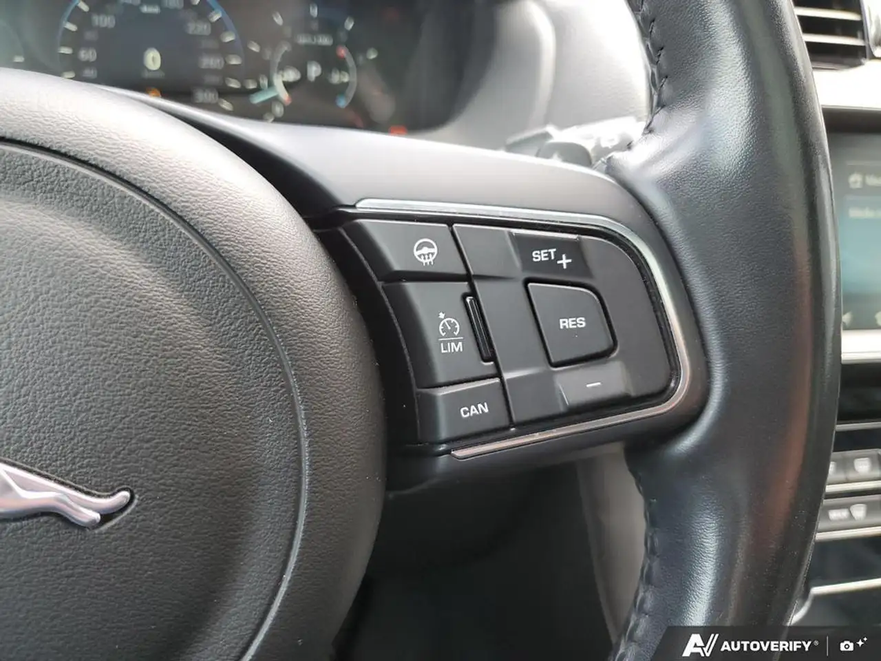 Jaguar F-Pace снимка Jaguar F-Pace