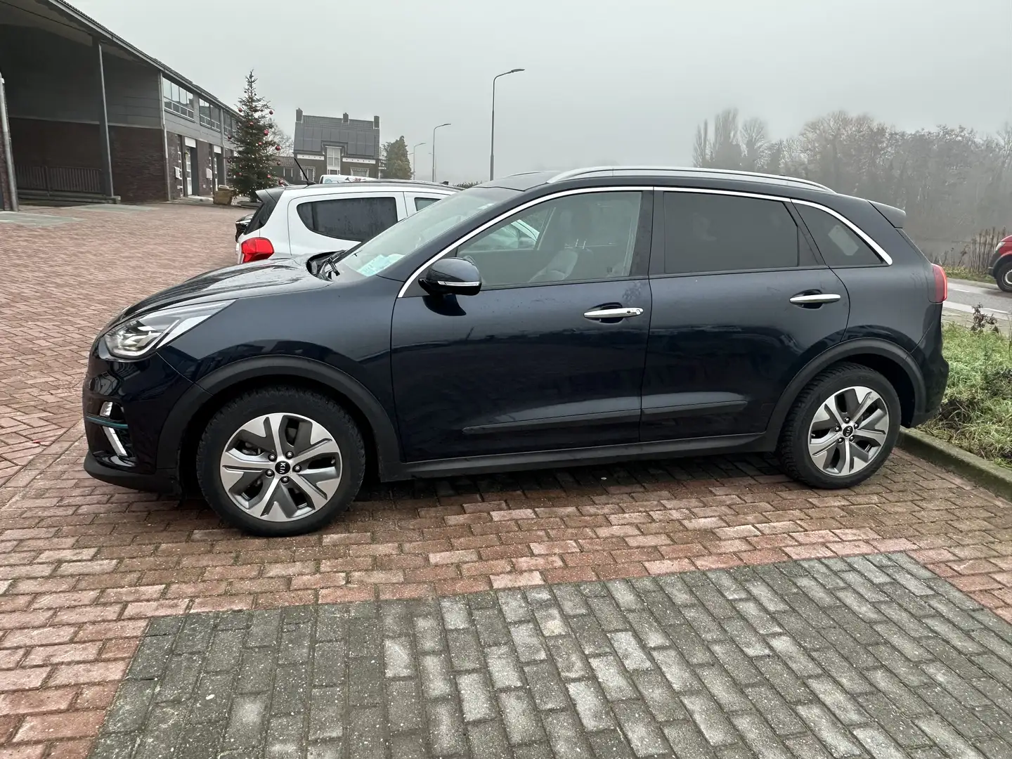 Kia Niro ExecutiveLine 64 kWh Modrá - 1