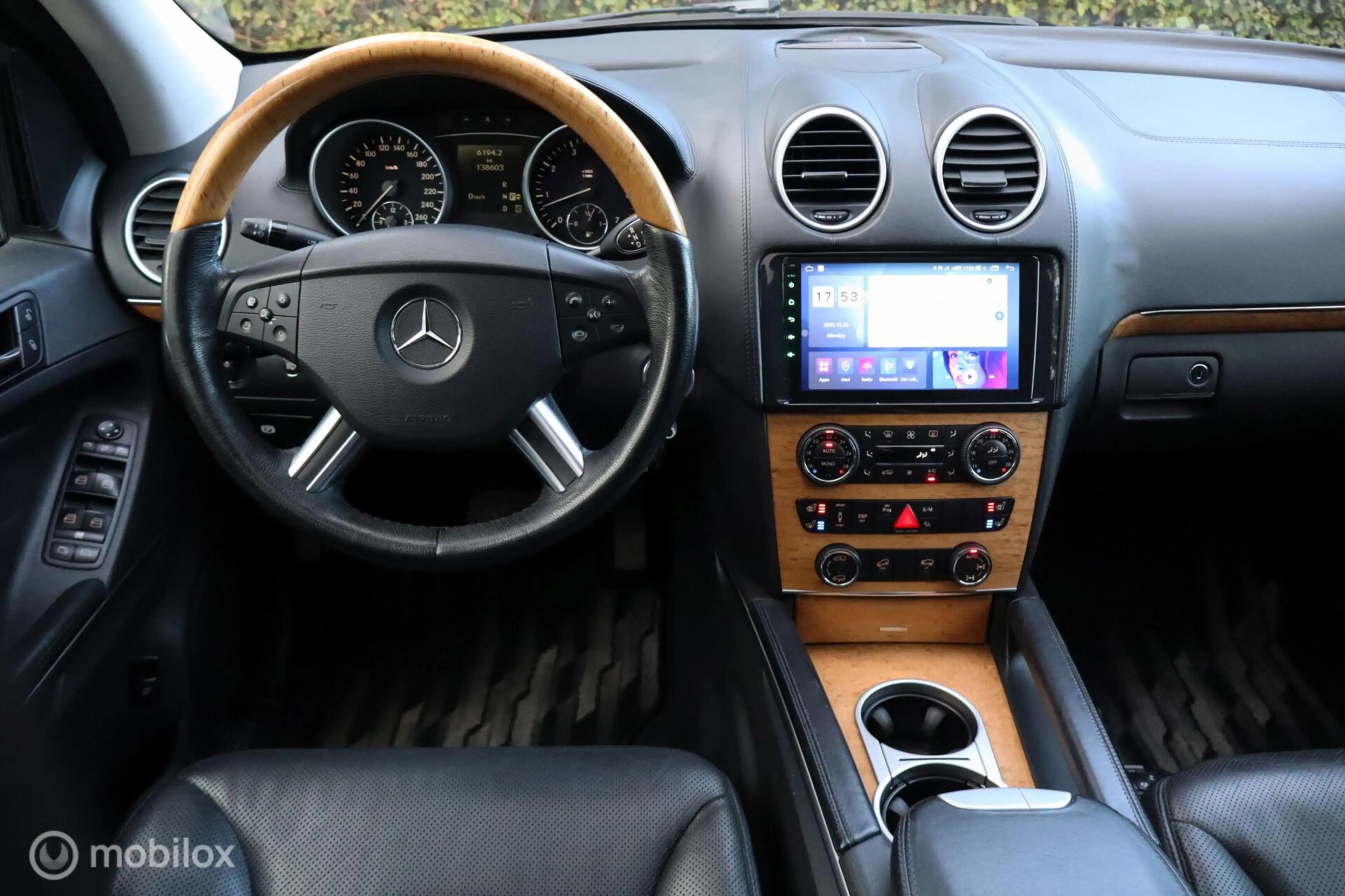 Mercedes-Benz GL 500 — photo 14
