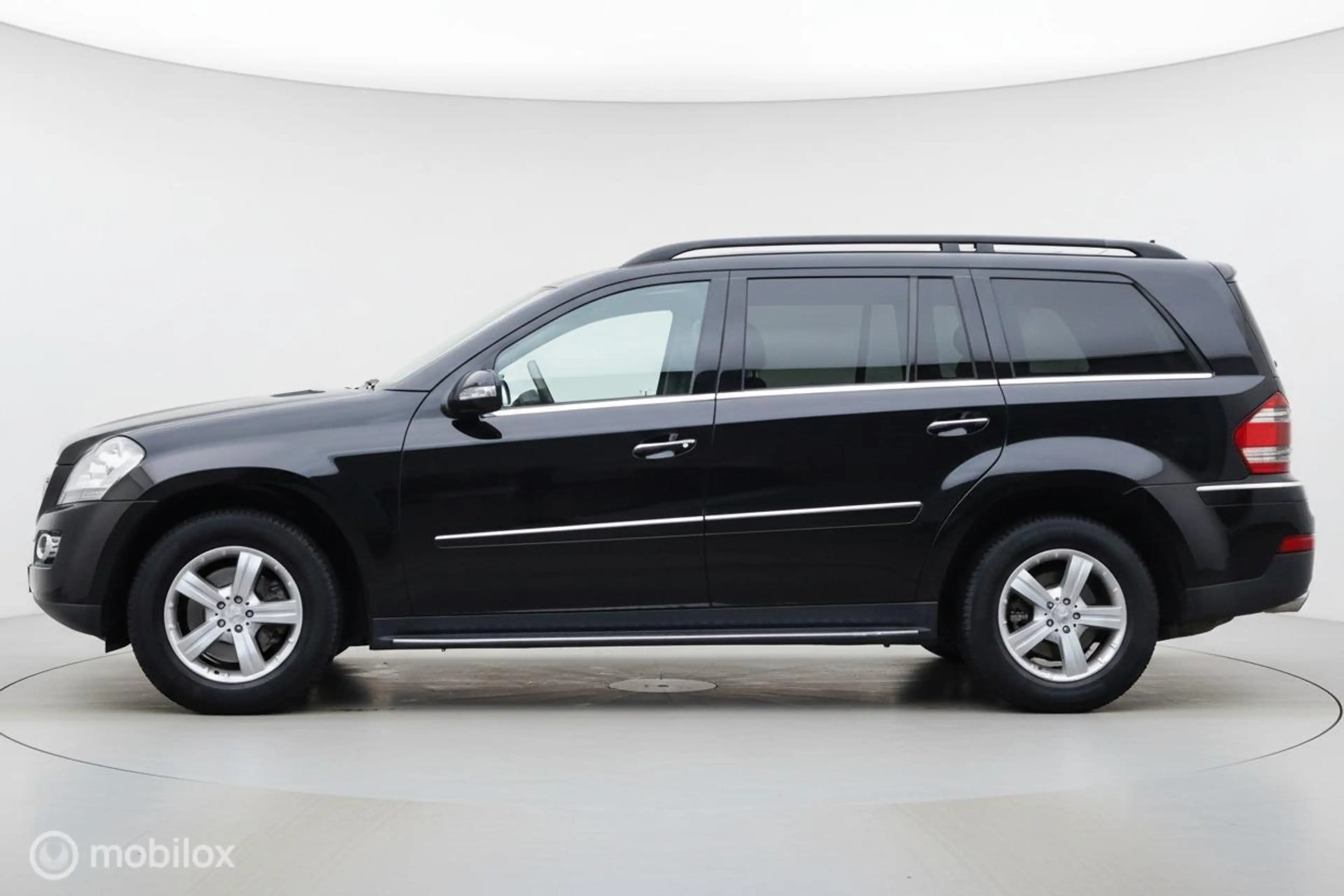 Mercedes-Benz GL 500 — photo 13