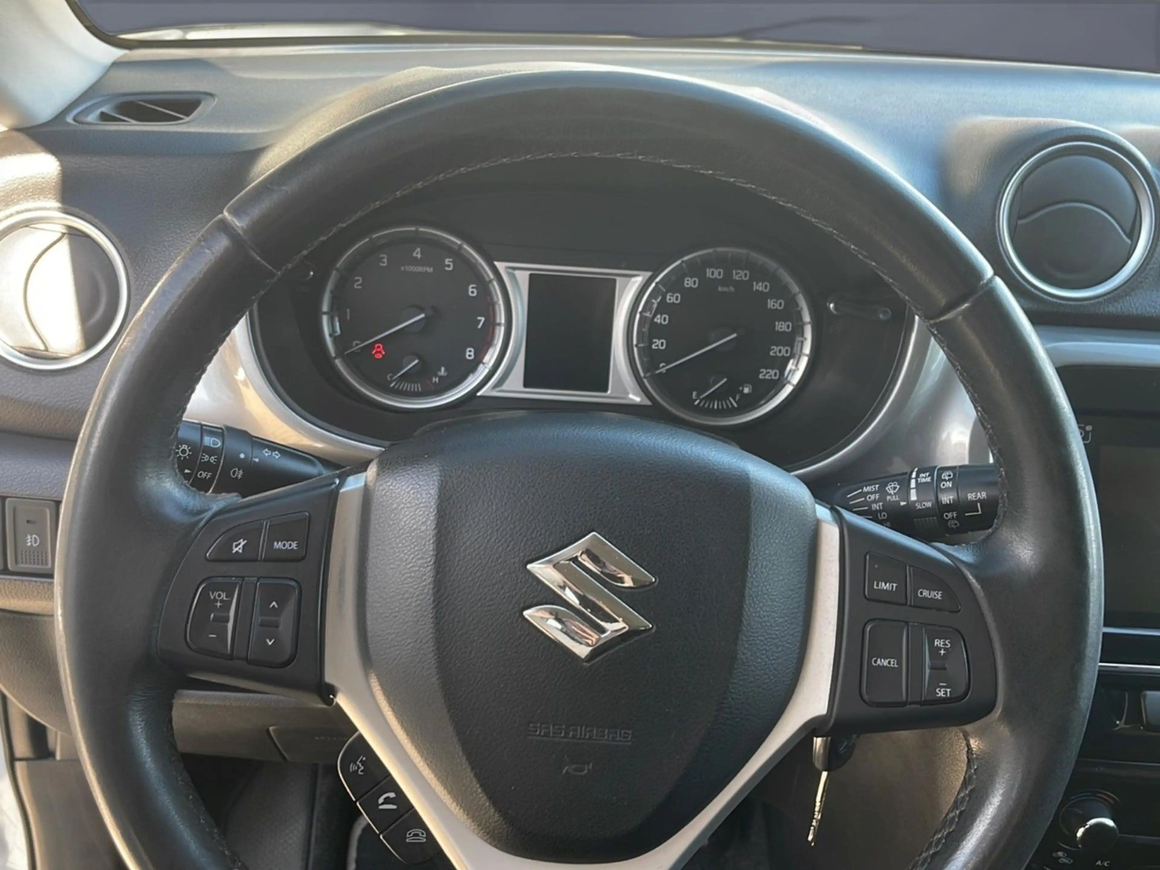Suzuki Vitara 1.6 Comfort 4x2 — photo 12