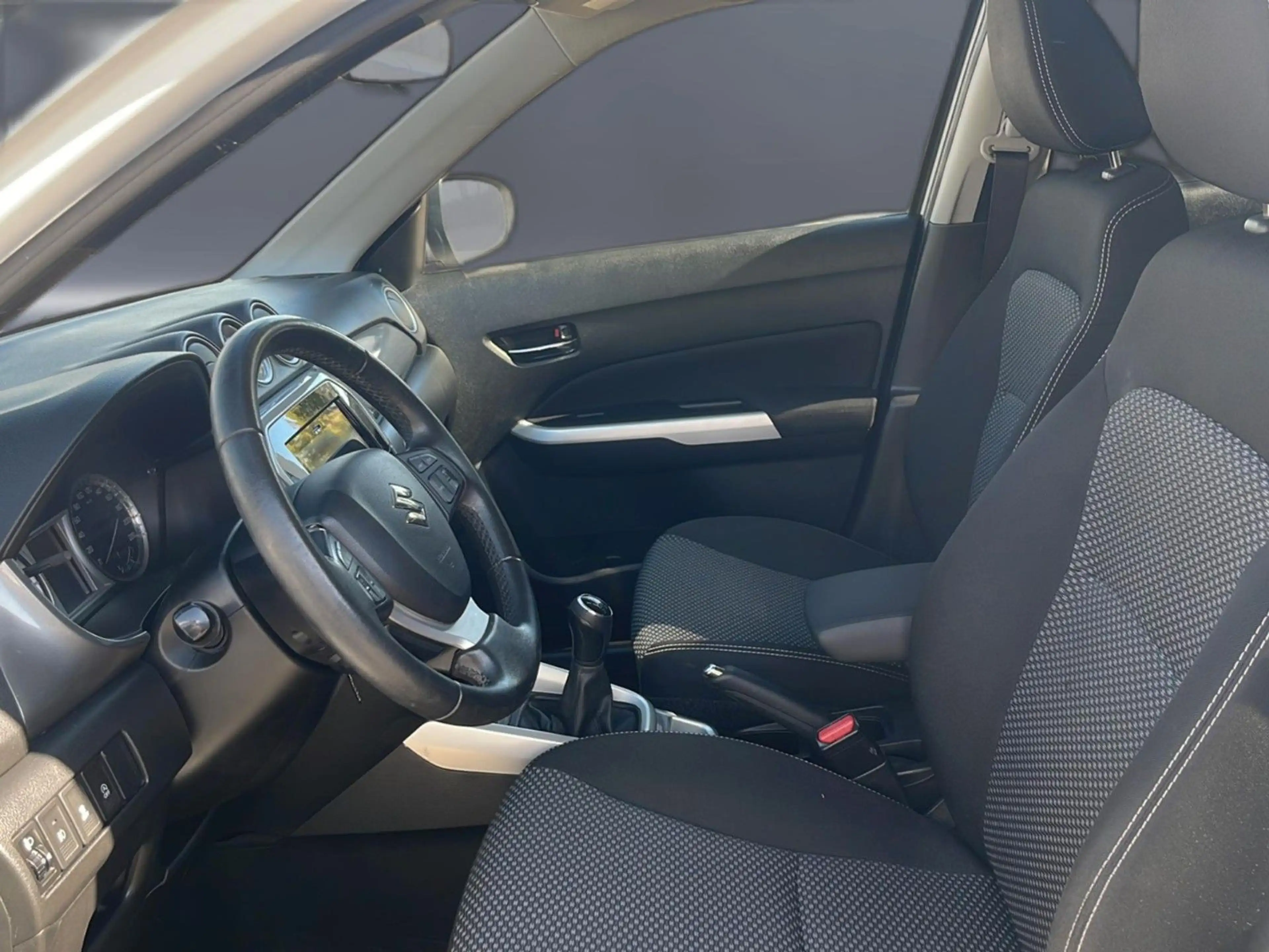 Suzuki Vitara 1.6 Comfort 4x2 — photo 11