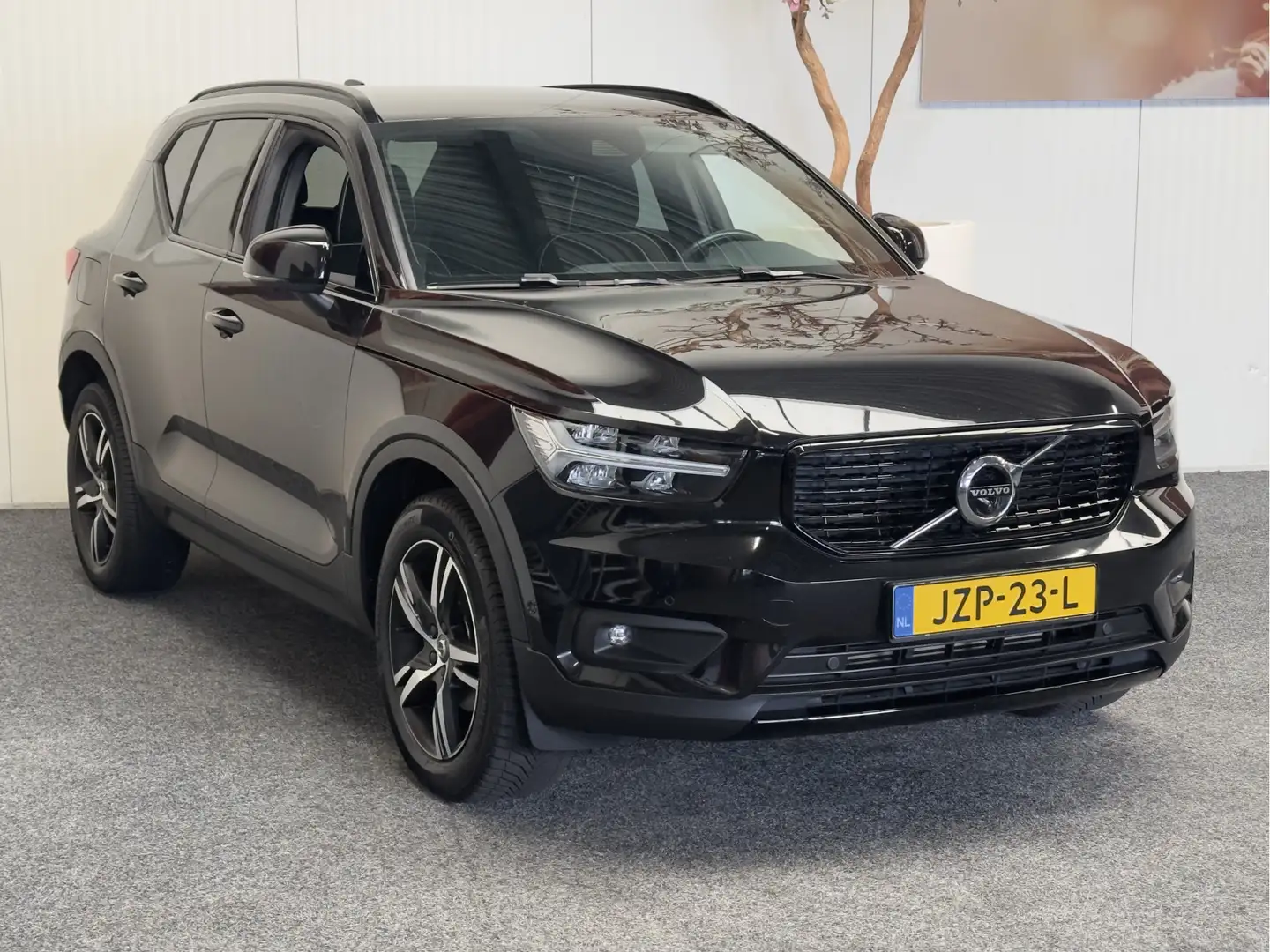 Volvo XC40 1.5 T3 R-DESIGN AUTOMAAT 360 CAMERA LEDER ALCANTAR Schwarz - 2