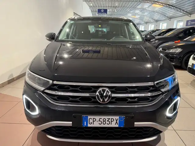 Volkswagen T-Roc view 7