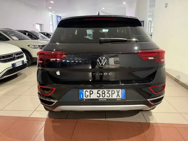 Volkswagen T-Roc view 4