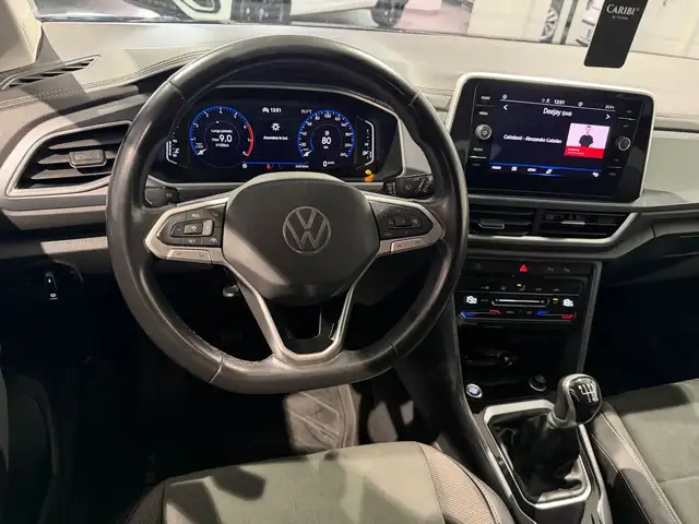 Volkswagen T-Roc view 10