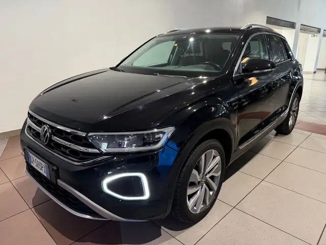 Volkswagen T-Roc main image